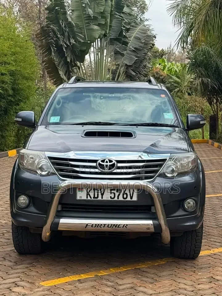 Toyota Fortuner 2.5 D AWD 2013 Gray