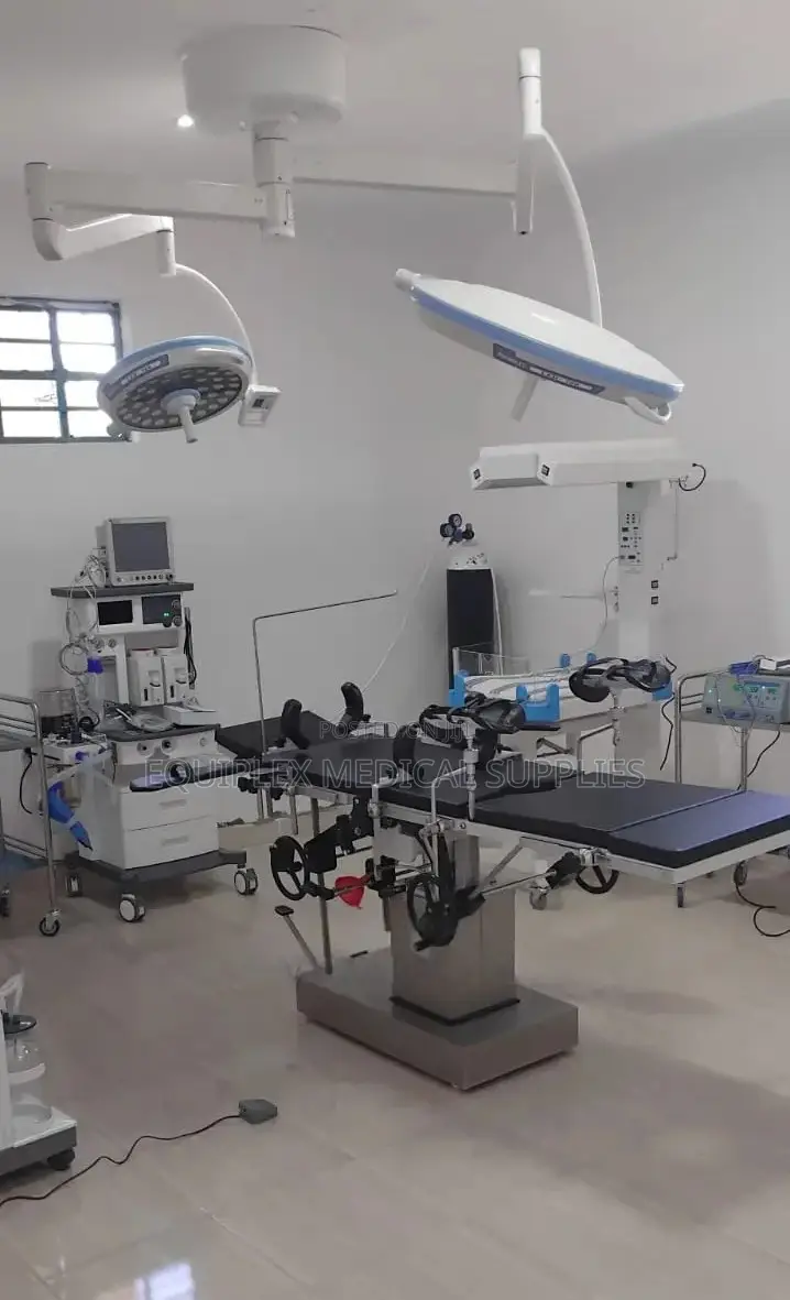 Durable Hydraulic Theatre Operating Table for Surgical Procedures