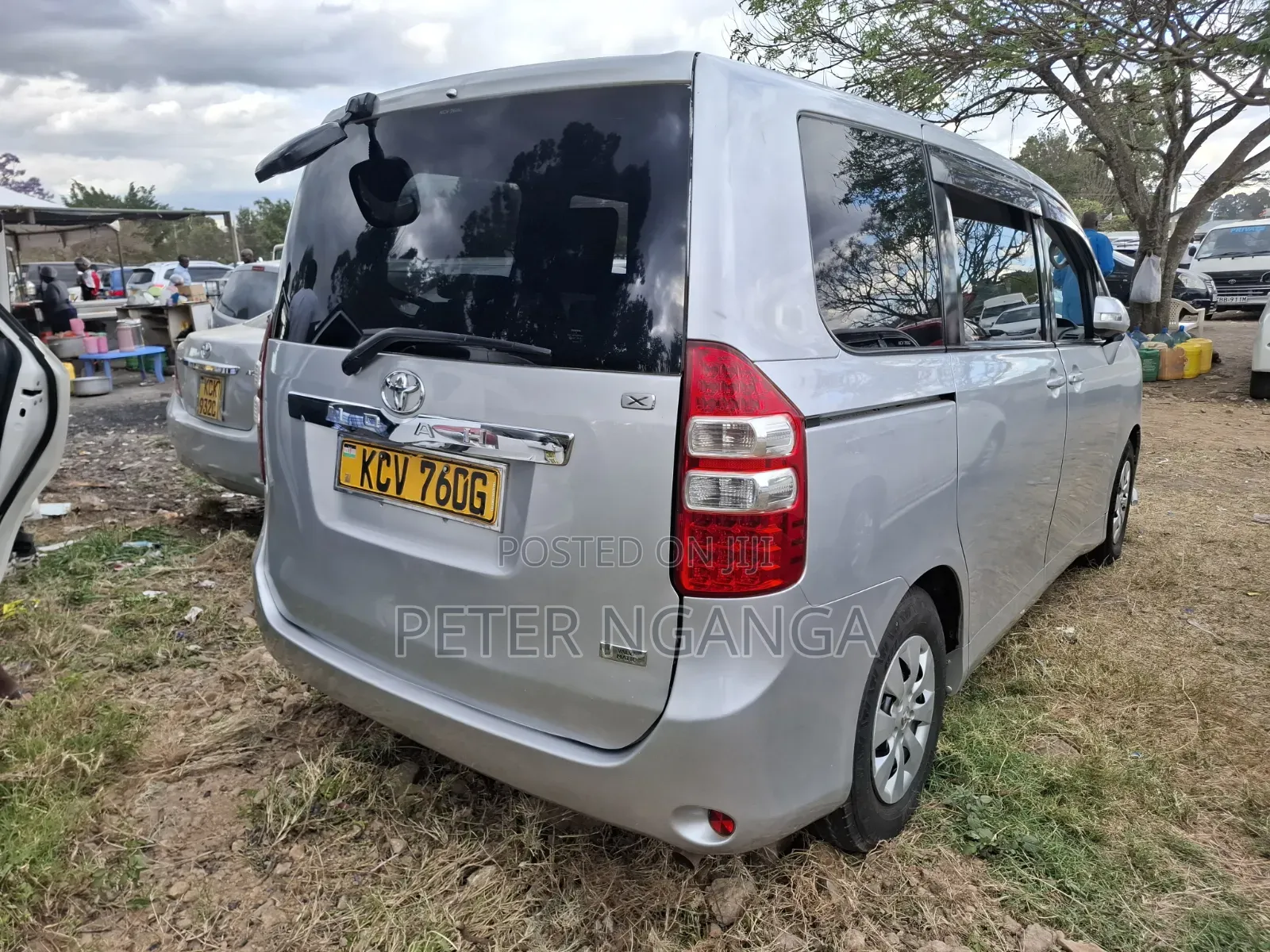 Toyota Voxy X 4WD 7-Seater 2012 Silver