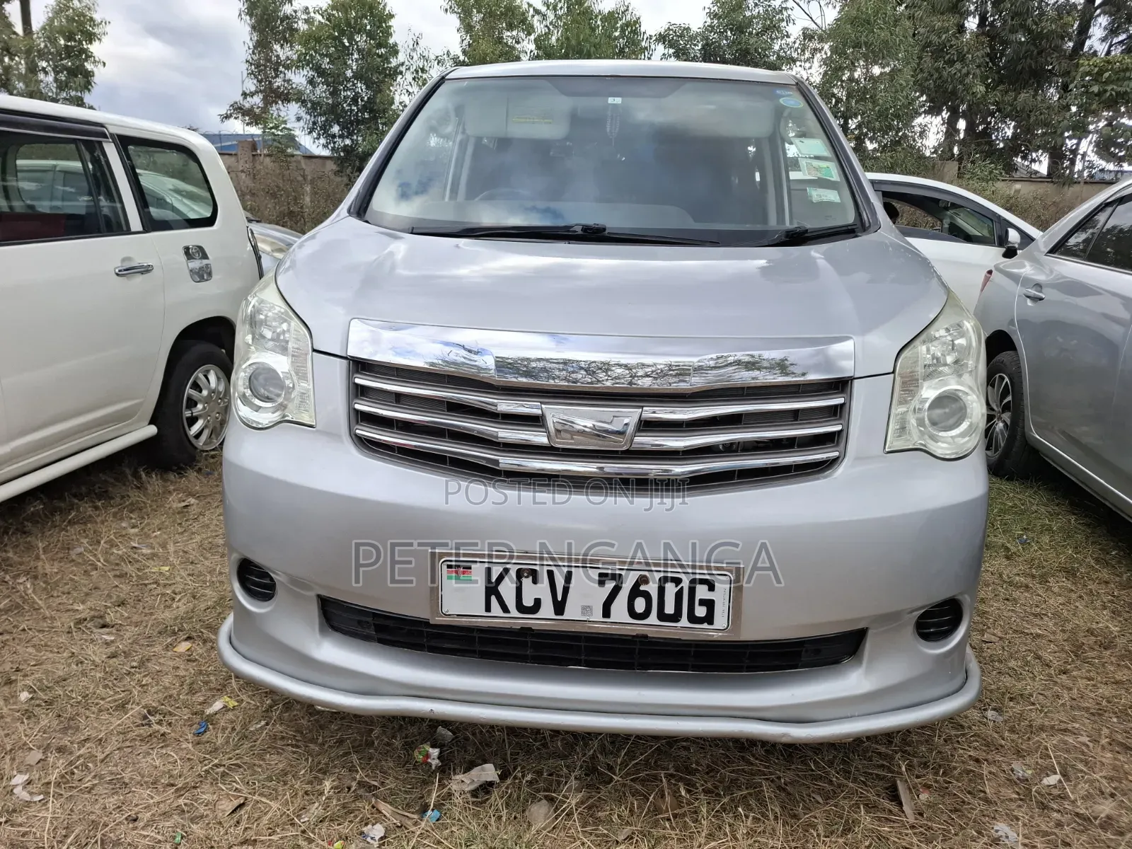 Toyota Voxy X 4WD 7-Seater 2012 Silver