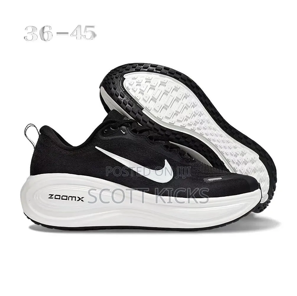 Nike Vomero Plus Trainers/Sneakers