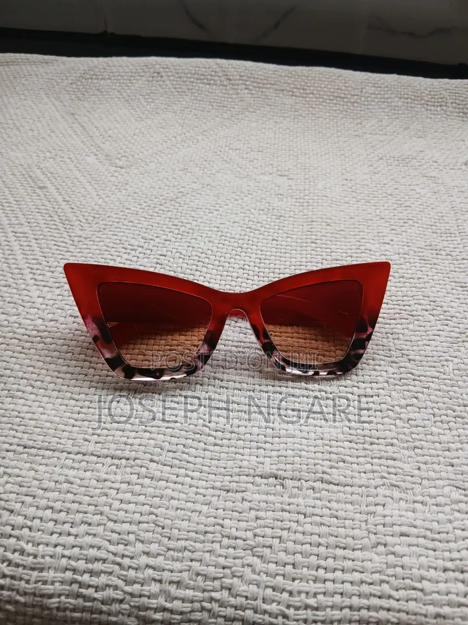 Classy Oversized Cat-Eye Sunglasses for Women – Red & Tortoiseshell