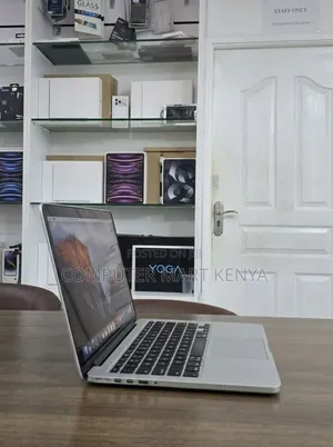 New Laptop Apple MacBook Pro 2017 16GB Intel Core i7 SSD 256GB