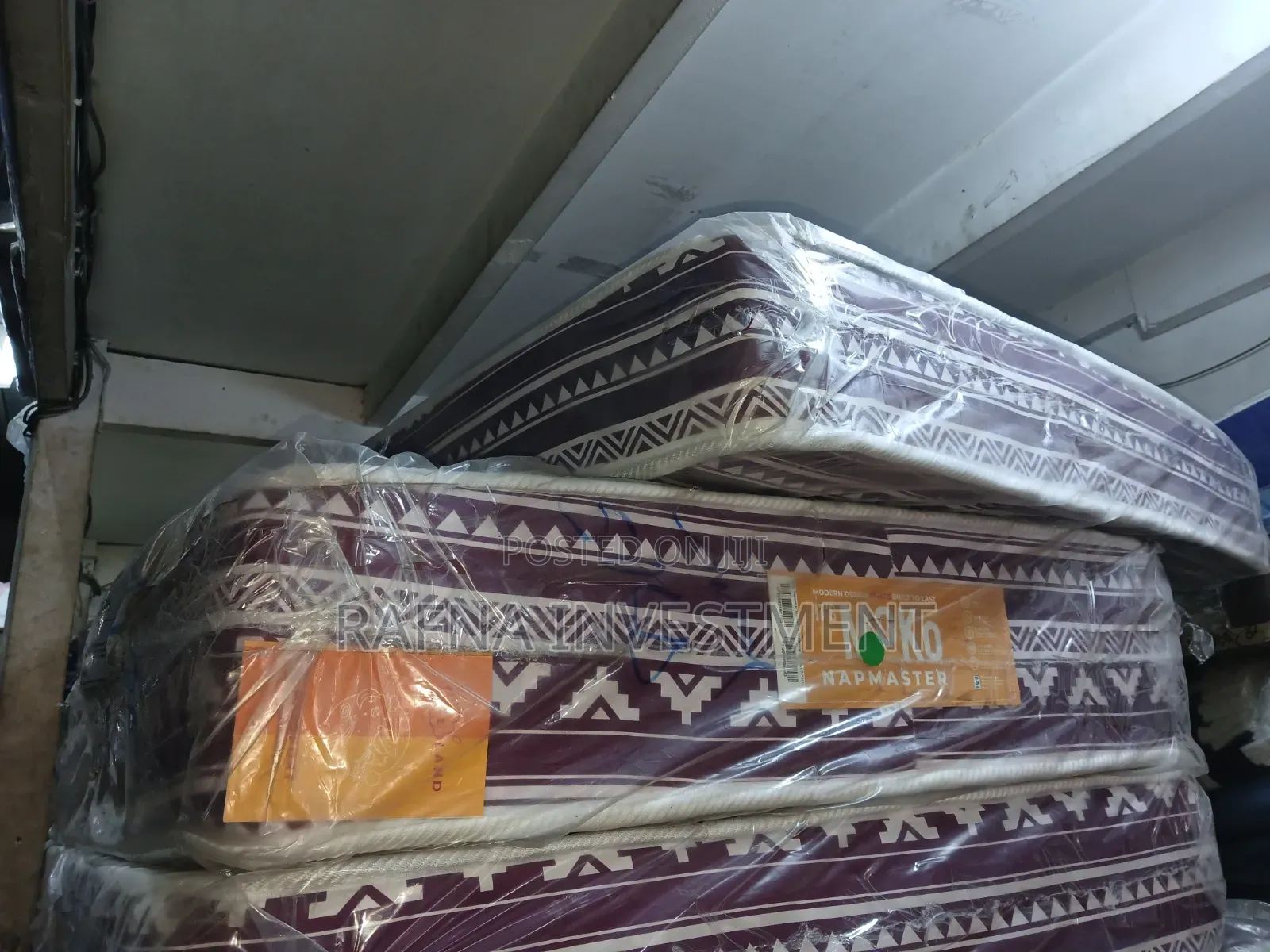 4x8x6"Moko Mattresses + 2 Fiber Pillows