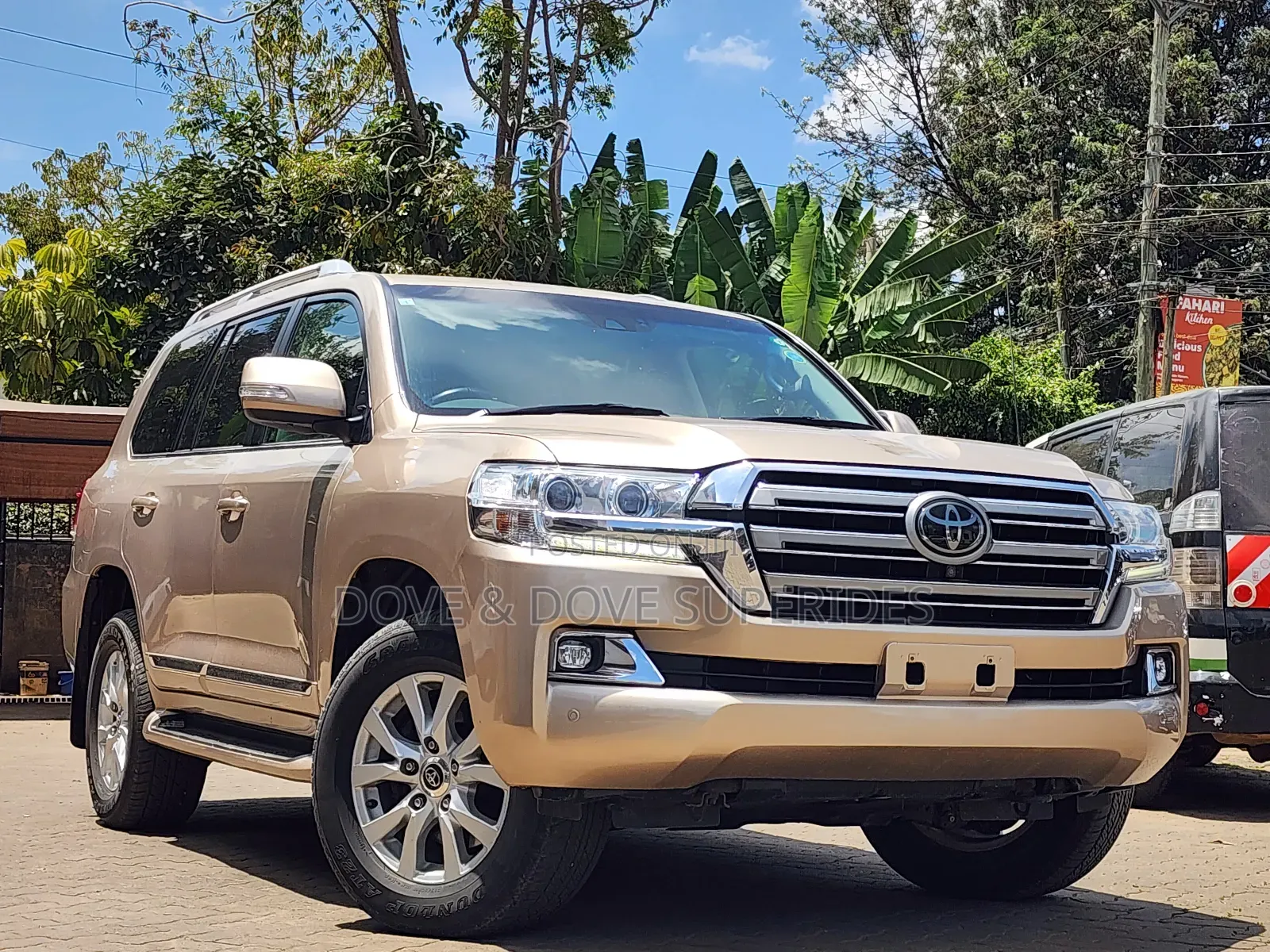 Toyota Land Cruiser 4.6 V8 ZX 2017 Gold