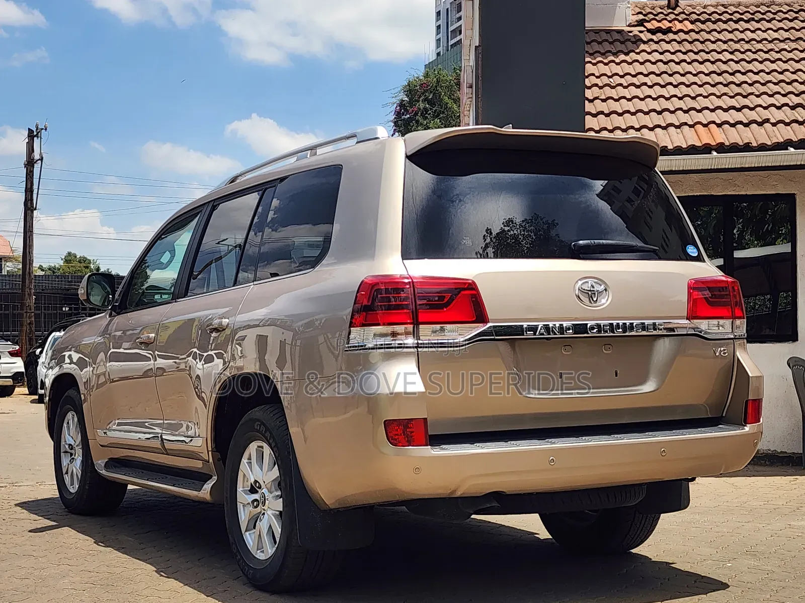 Toyota Land Cruiser 4.6 V8 ZX 2017 Gold