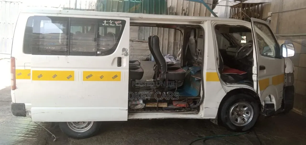Toyota HiAce 2009 White