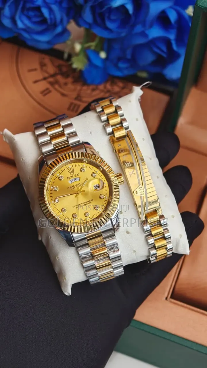 Wristwatch With Diamond Dial and Fluted Bezel