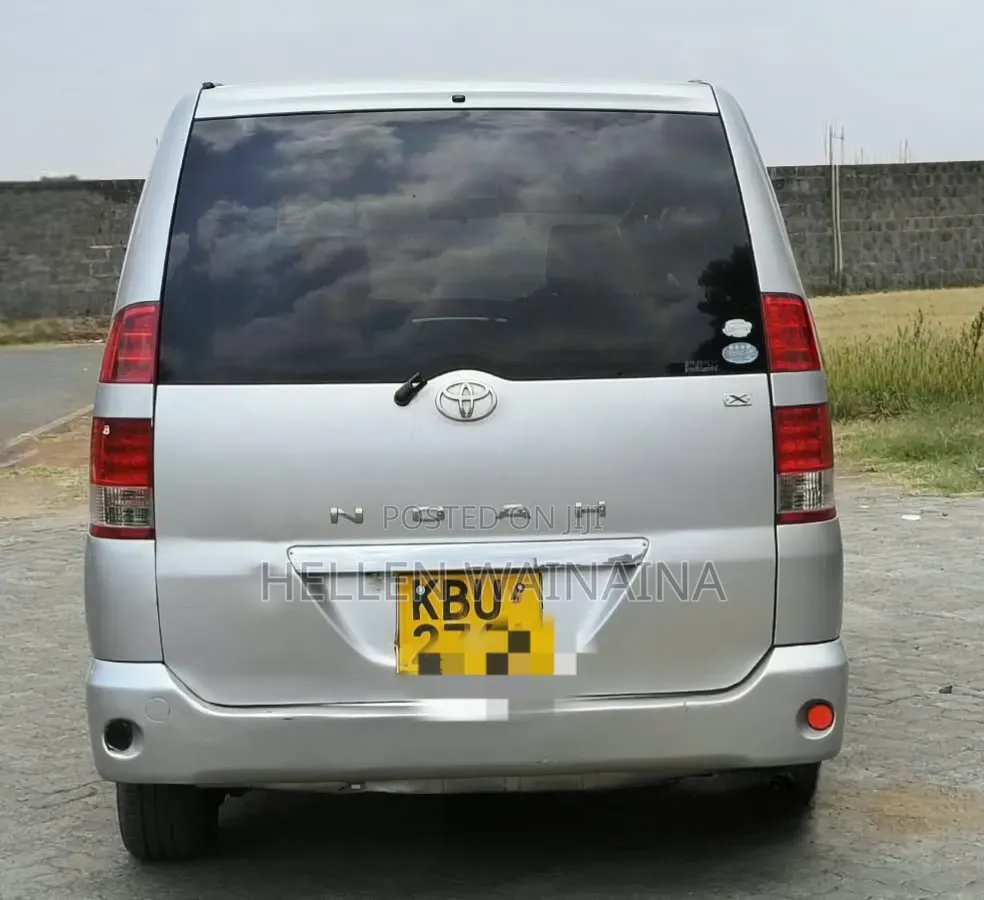 Toyota Noah 2007 Silver