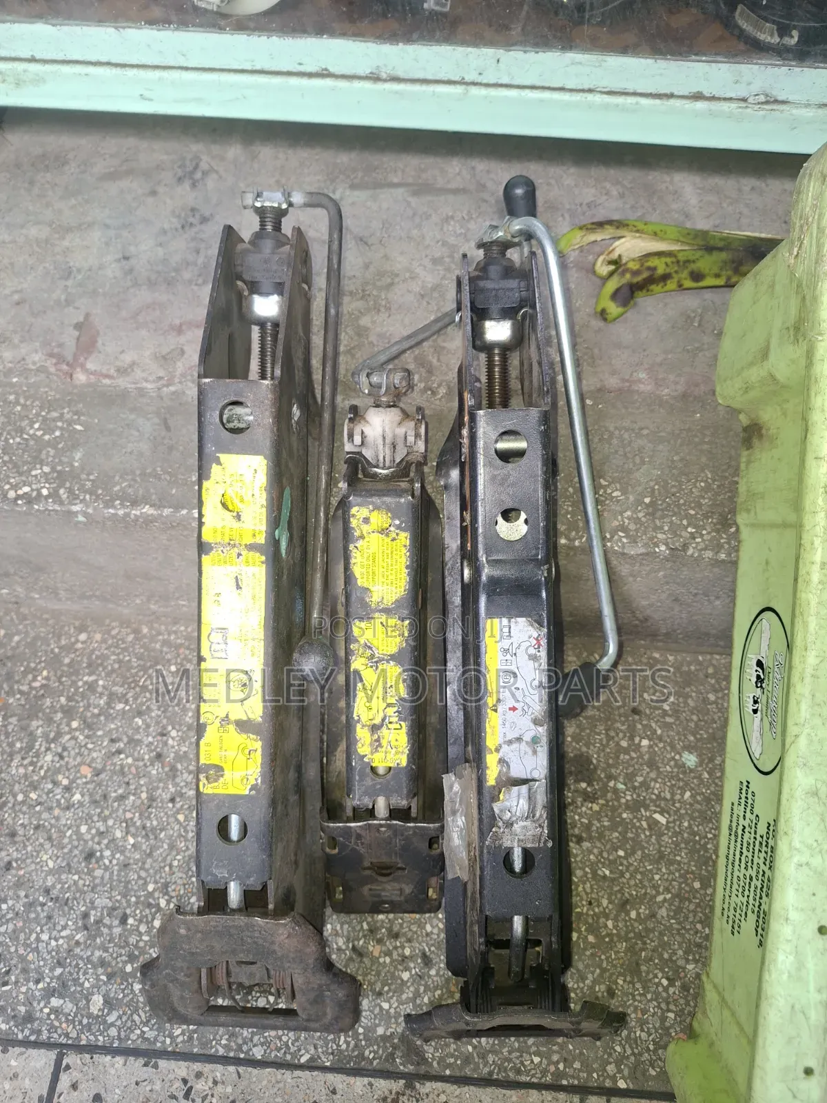 Mercedes Benz /Volvo Original Jacks