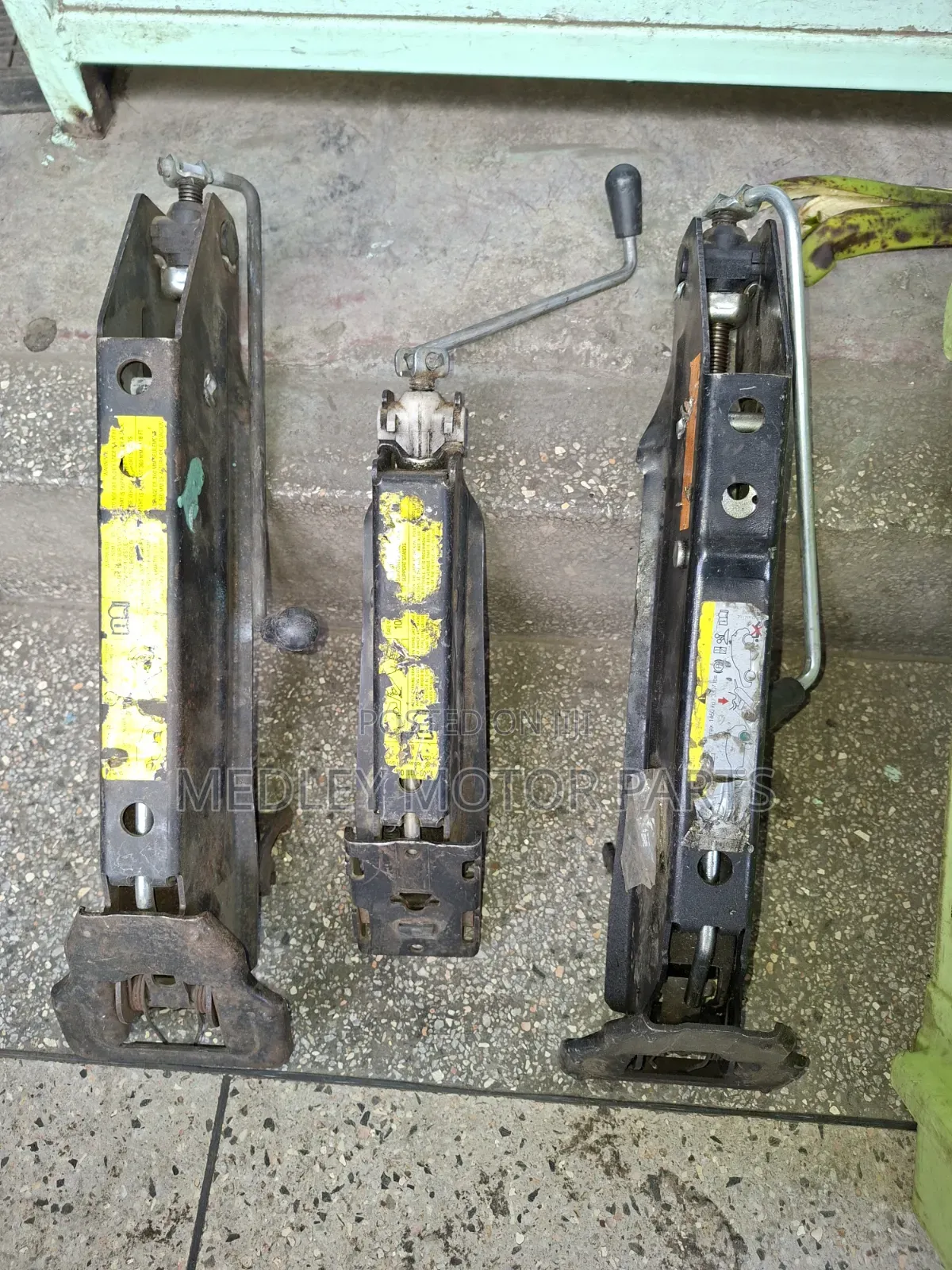 Mercedes Benz /Volvo Original Jacks