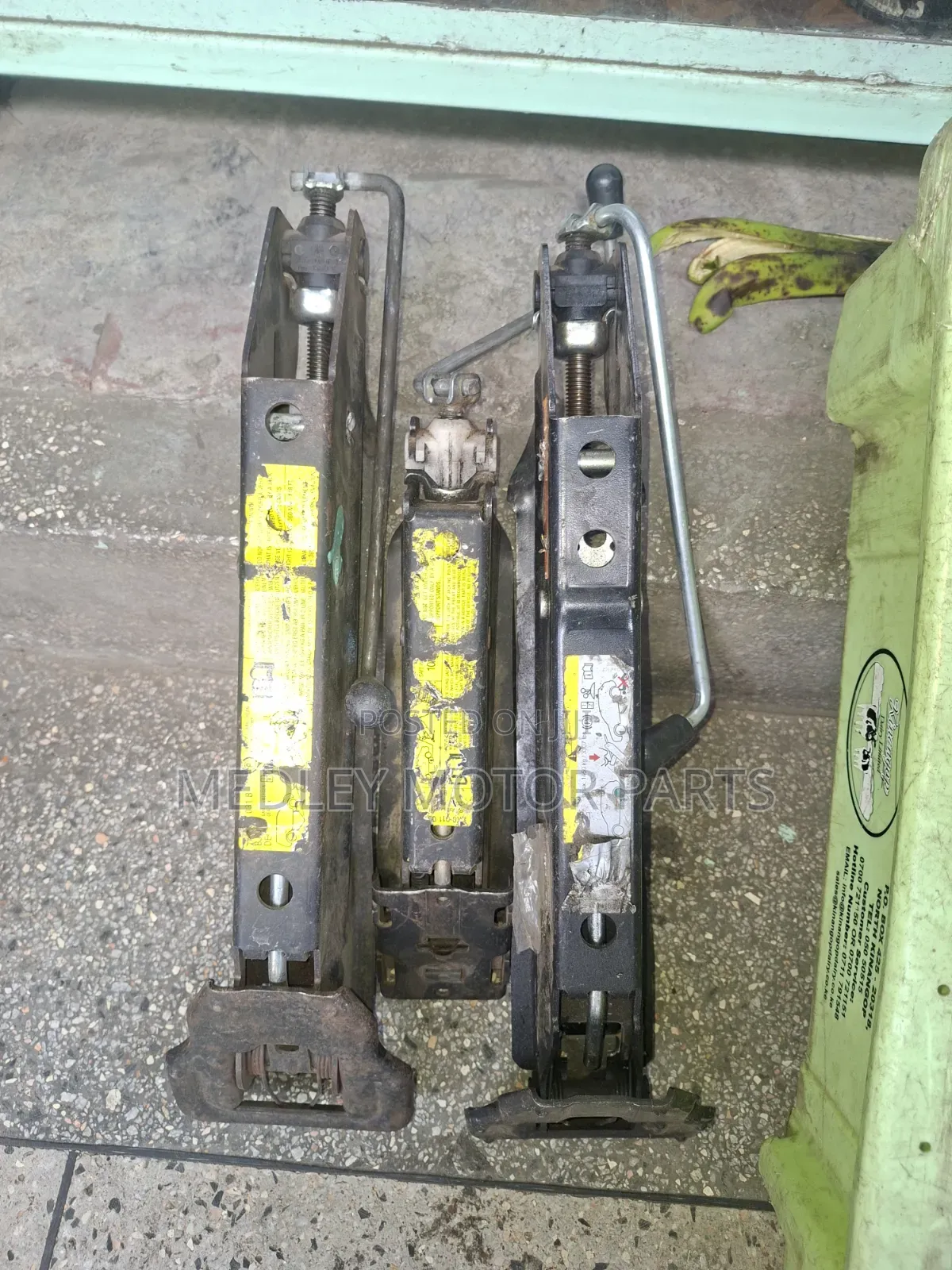 Mercedes Benz /Volvo Original Jacks