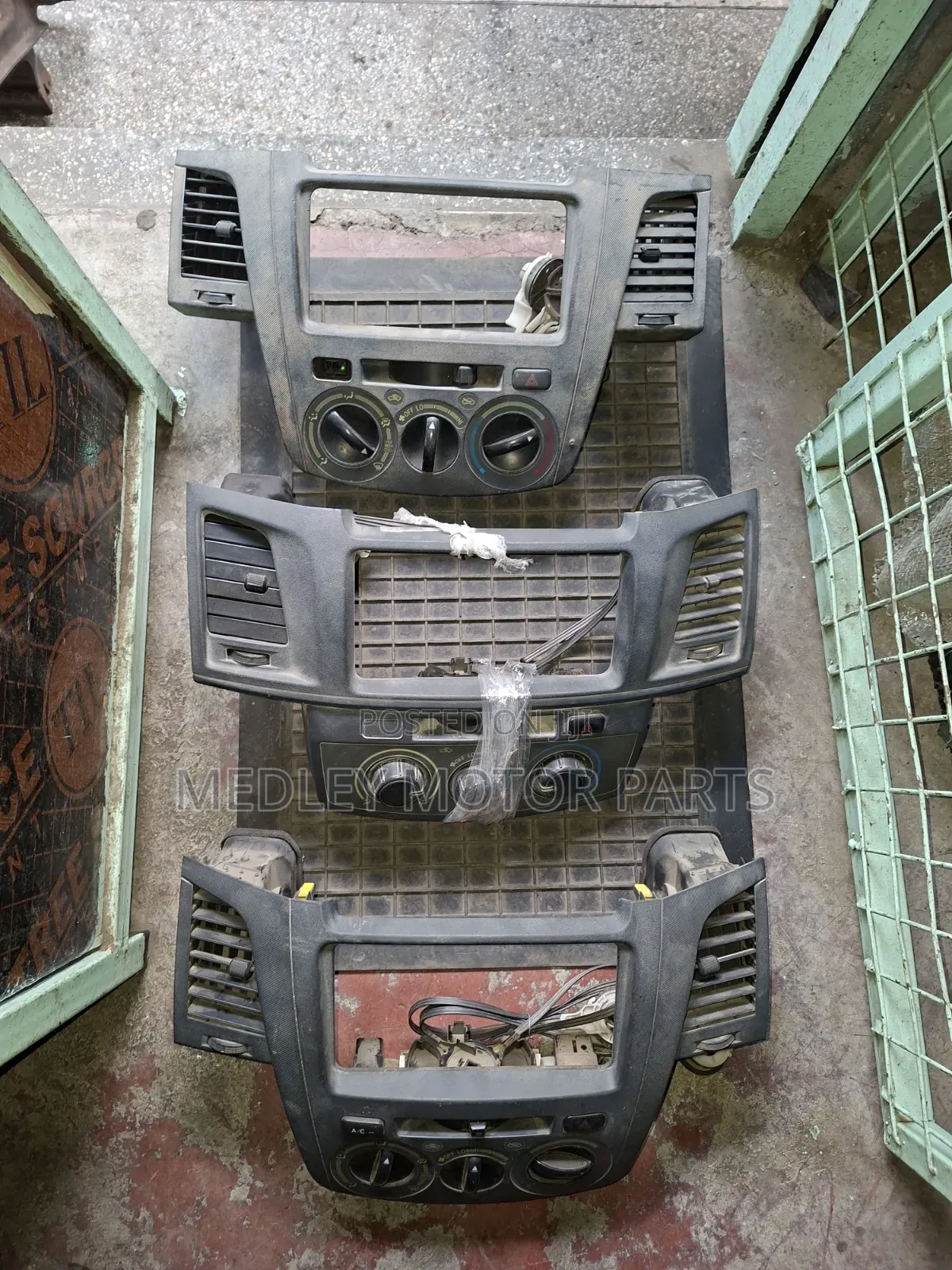 Toyota Hilux Complete Console