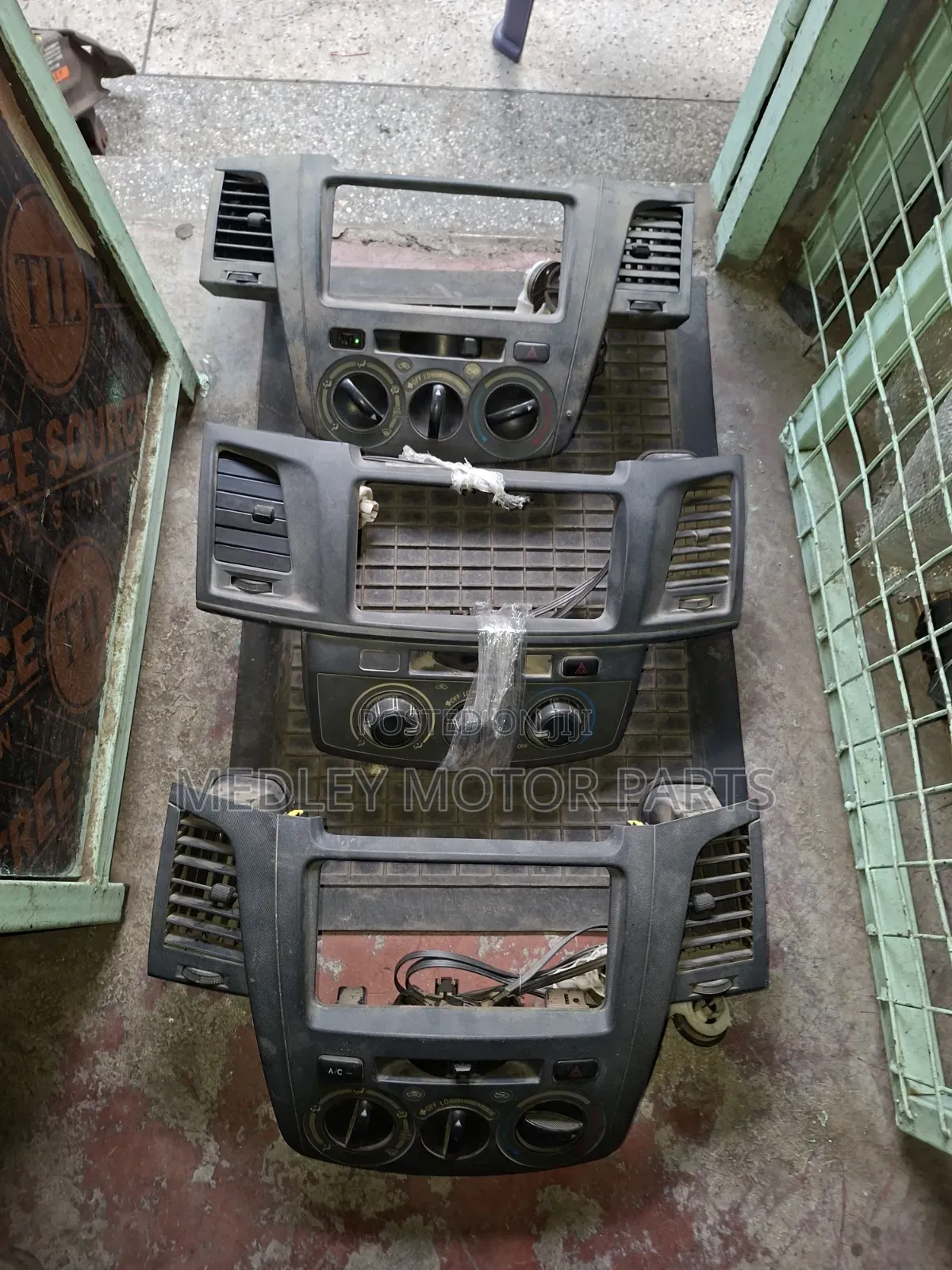 Toyota Hilux Complete Console