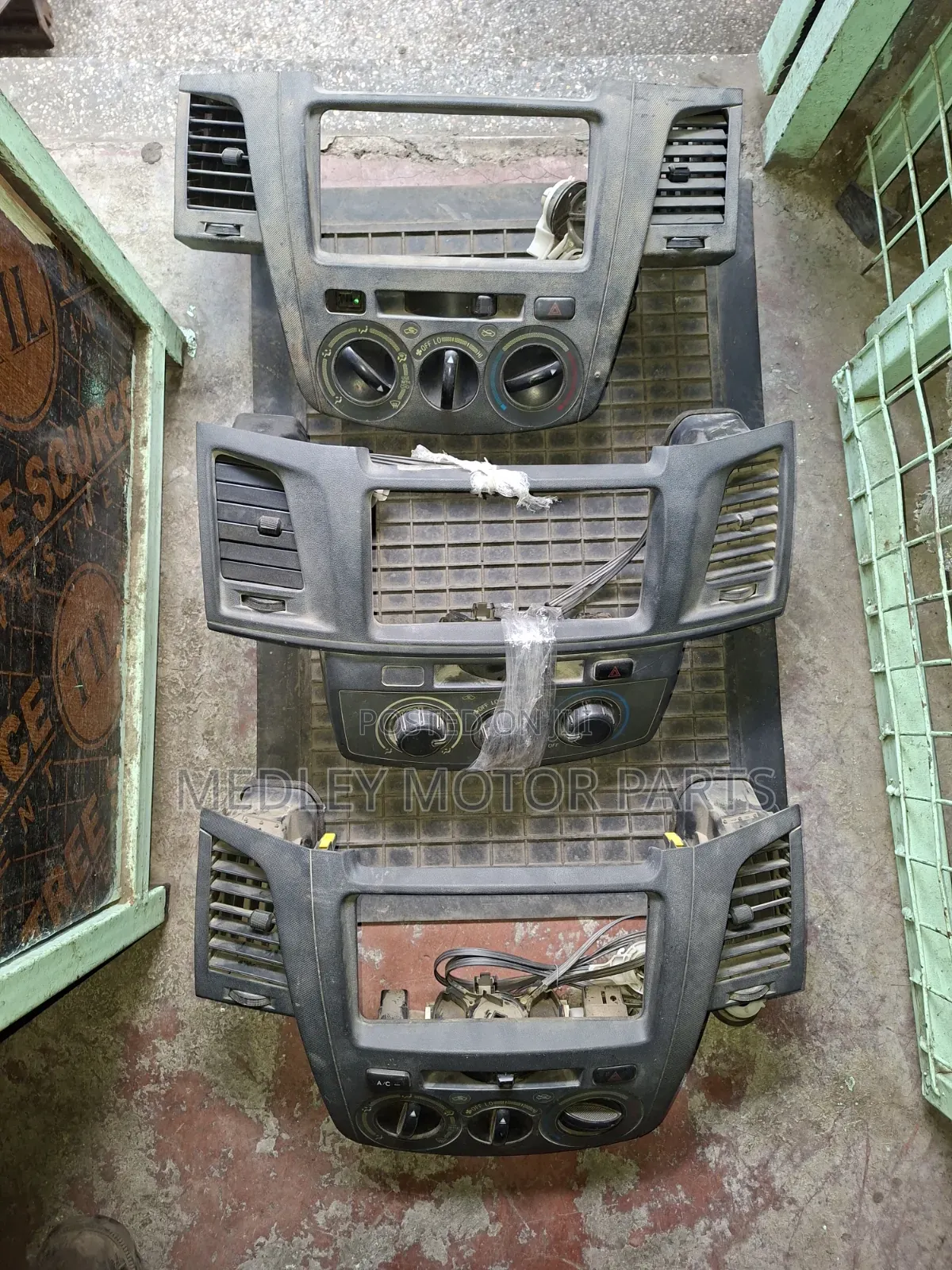 Toyota Hilux Complete Console