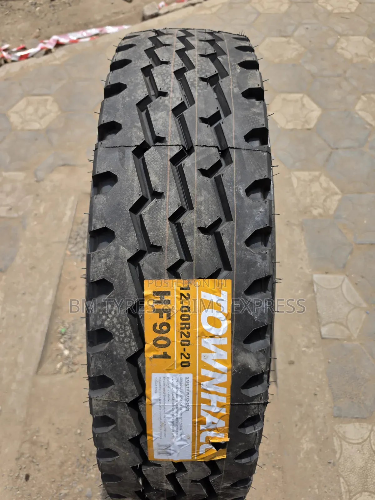 1200 R20 Townhall Tires (Allposition)