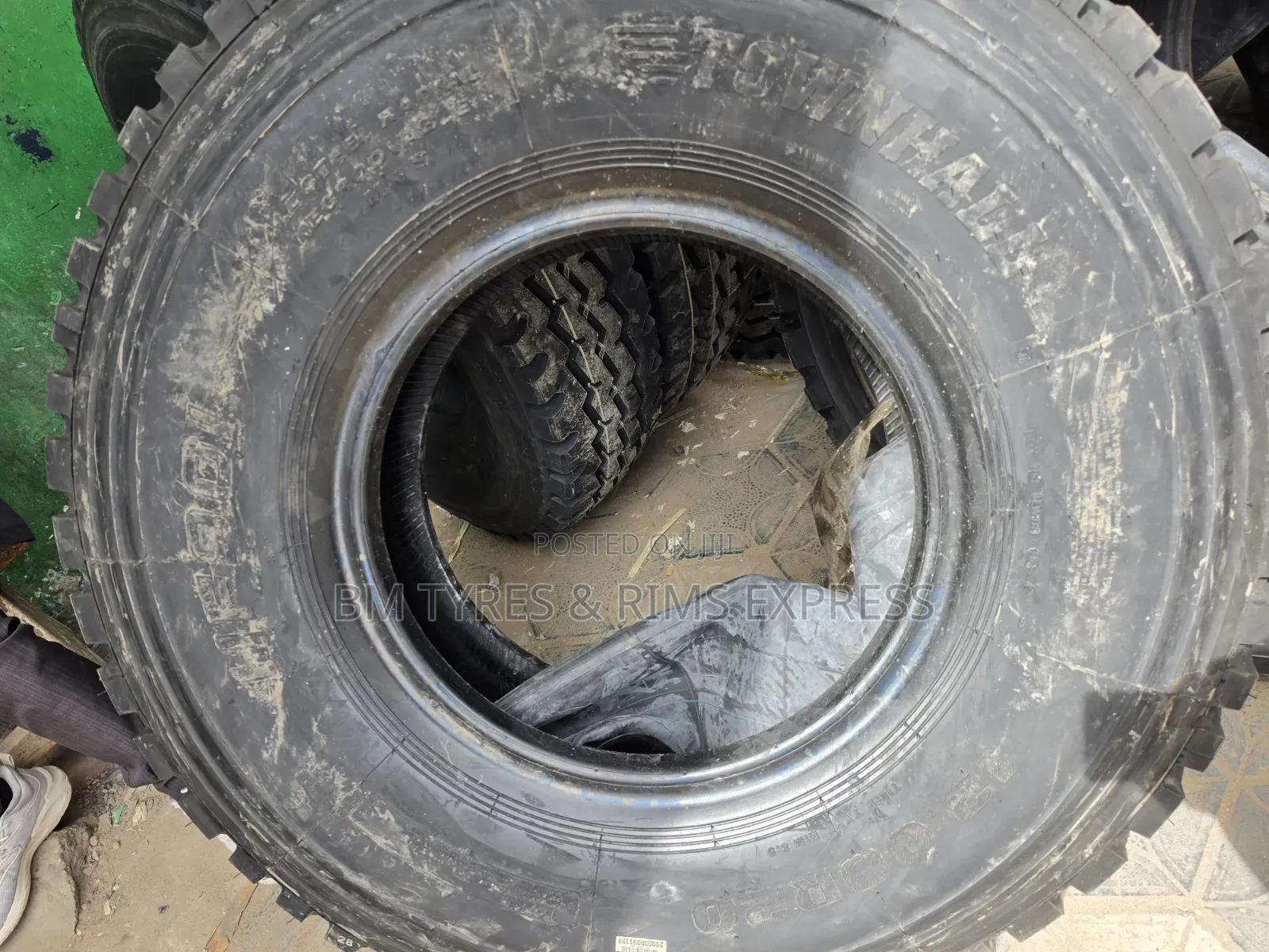 1200 R20 Townhall Tires (Allposition)