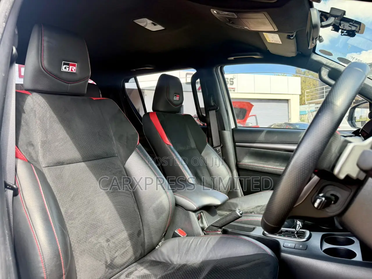 Toyota Hilux 2022 White