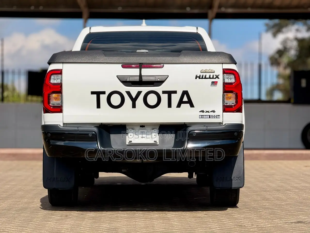 Toyota Hilux 2022 White