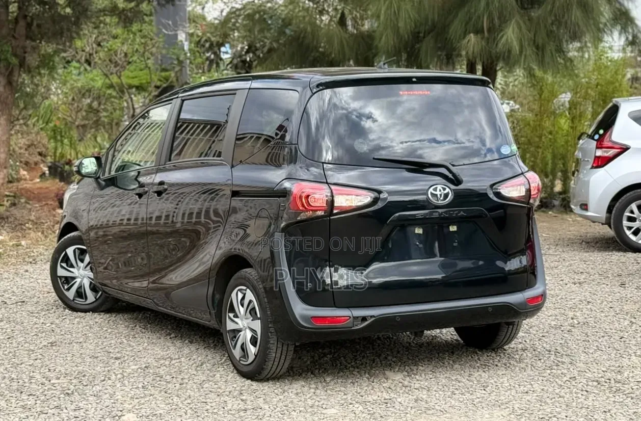 Toyota Sienta 1.5 FWD (6-seater) 2019 Silver