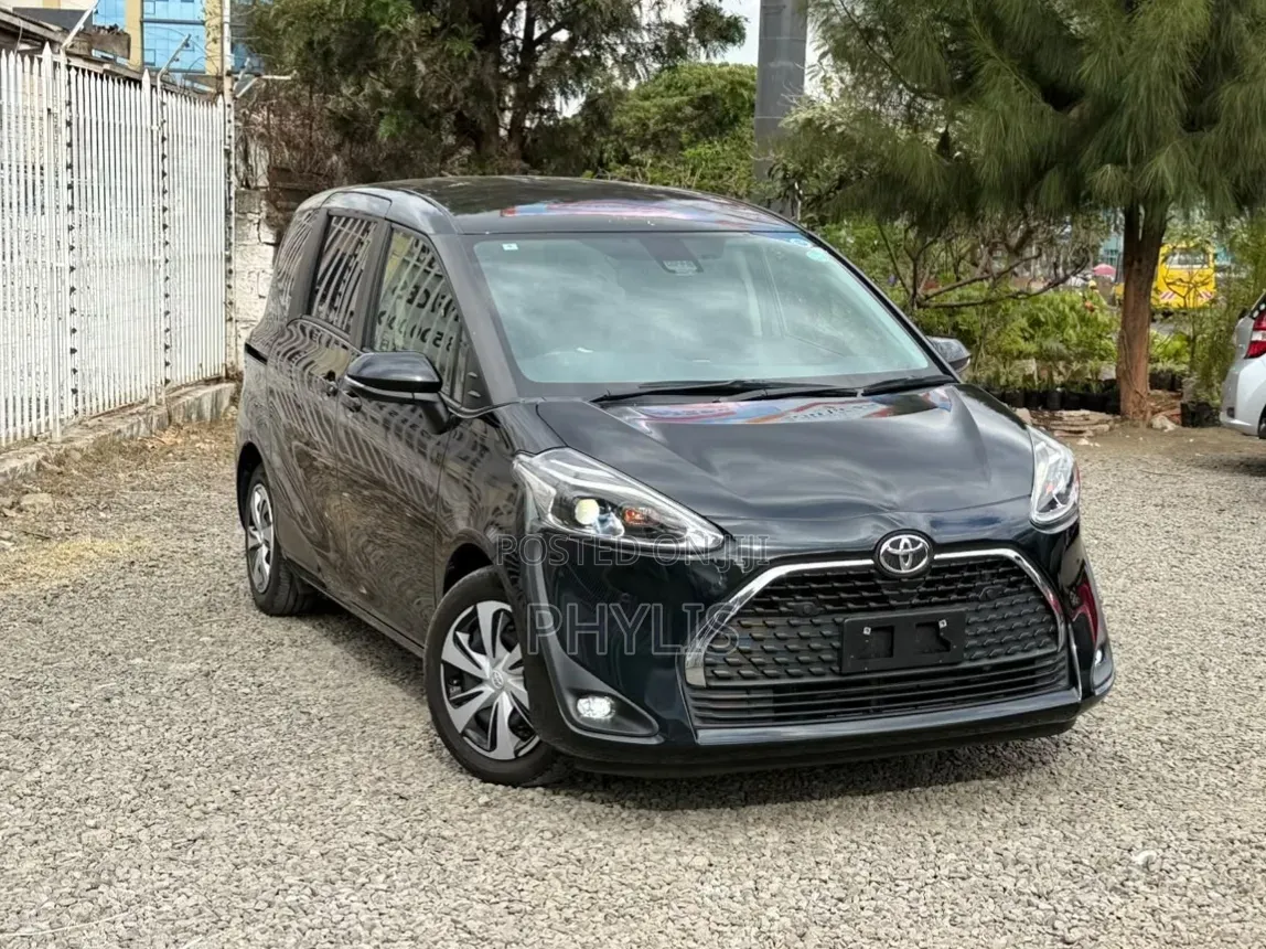 Toyota Sienta 1.5 FWD (6-seater) 2019 Silver