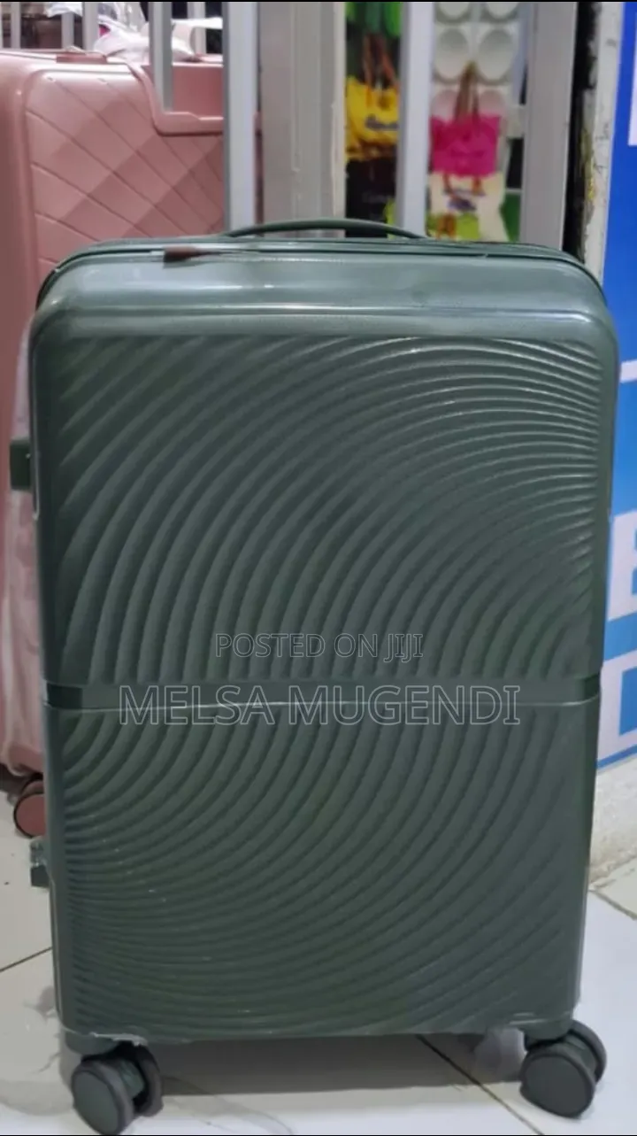 Spacious 72cm Travel Suitcase With Smooth 360° Wheels