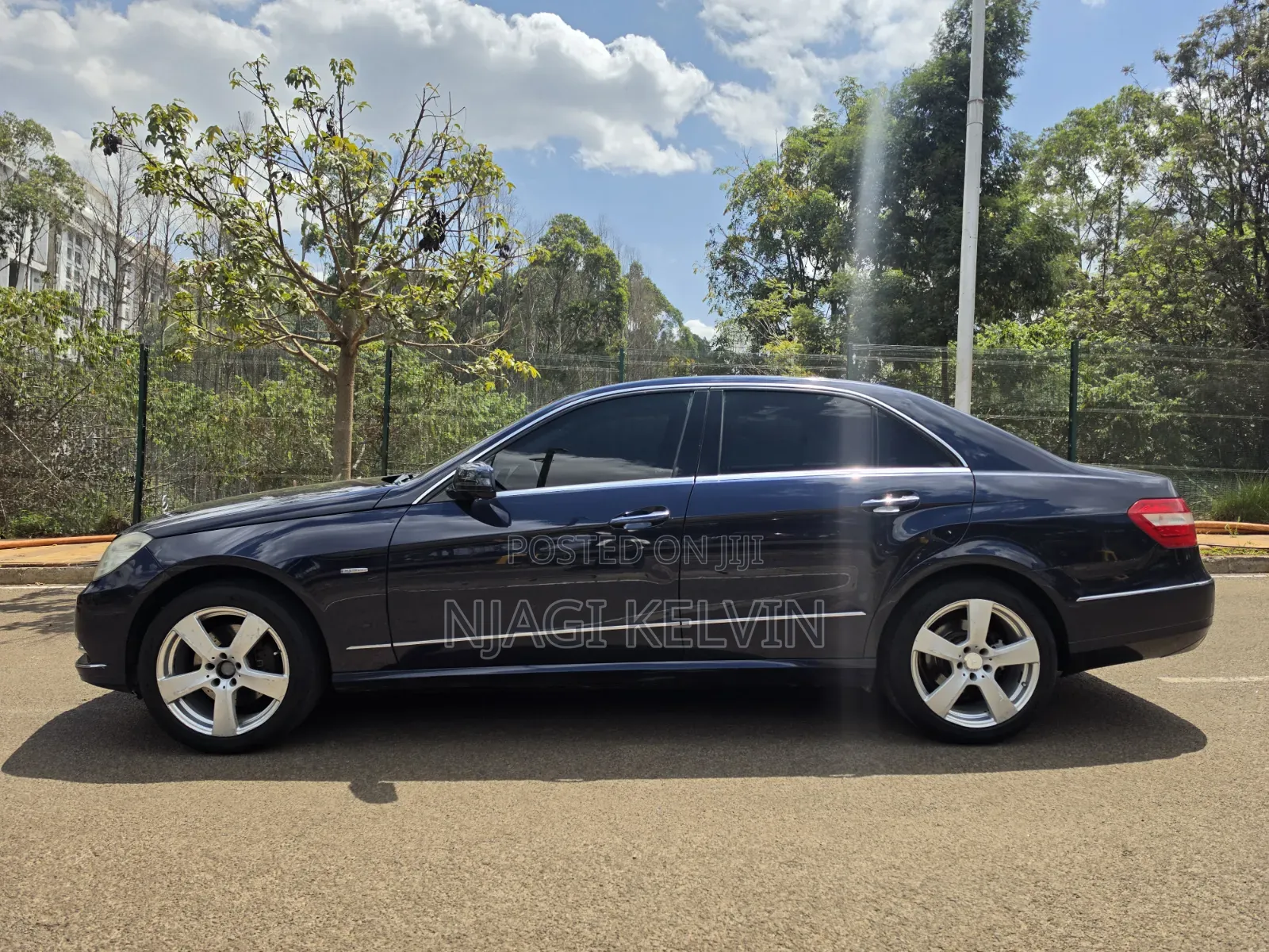 Mercedes-Benz E200 2012 Blue