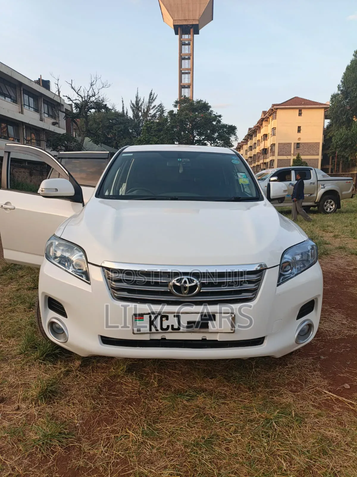 Toyota Vanguard 2010 White