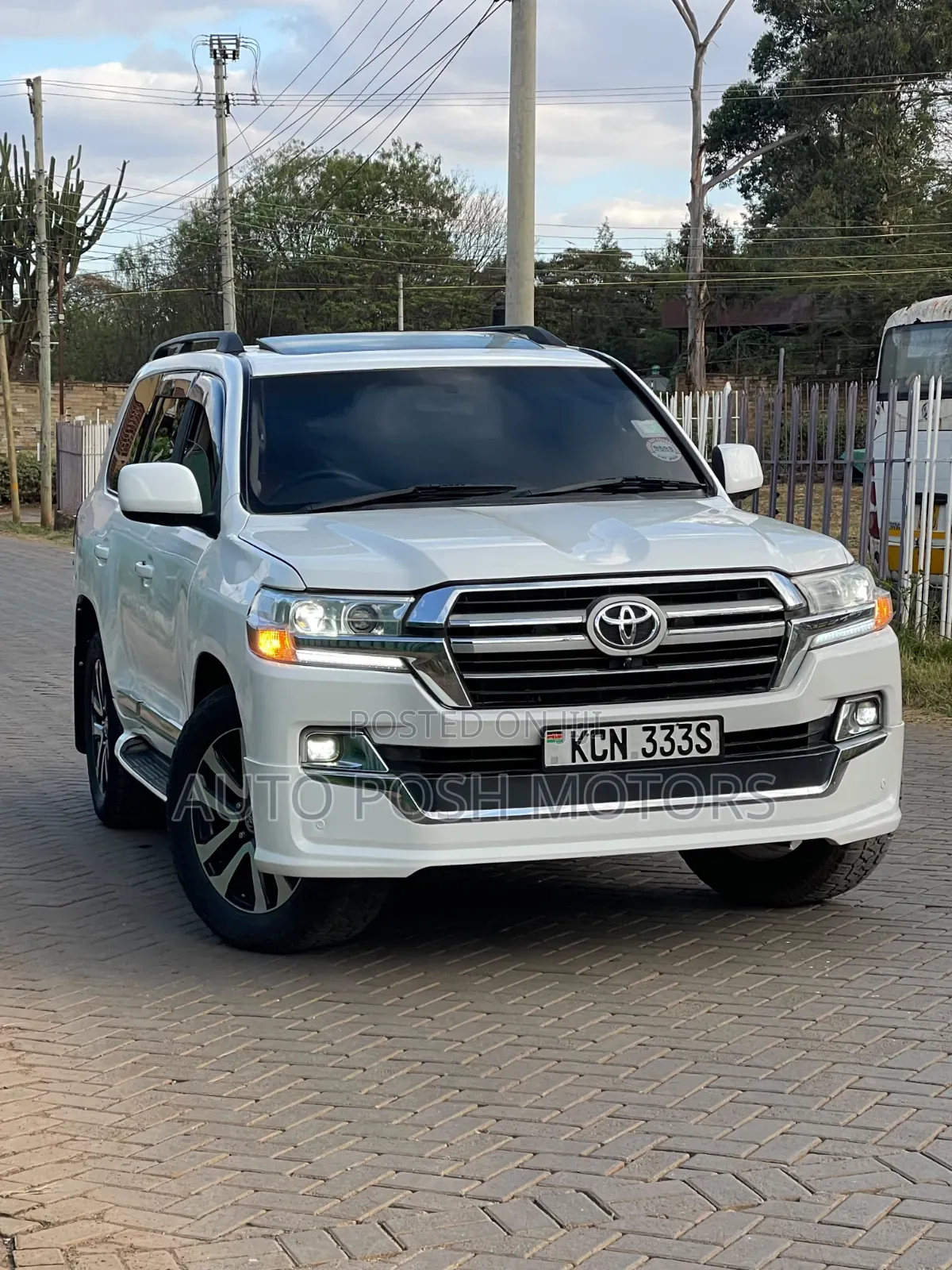Toyota Land Cruiser 2011 White