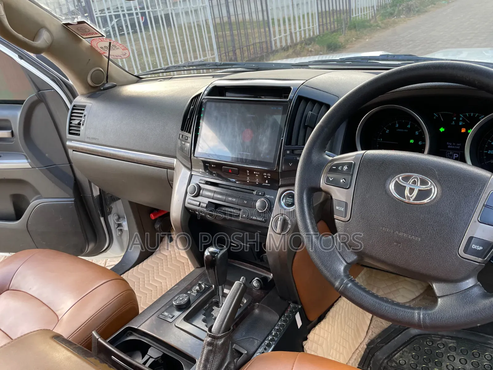 Toyota Land Cruiser 2011 White