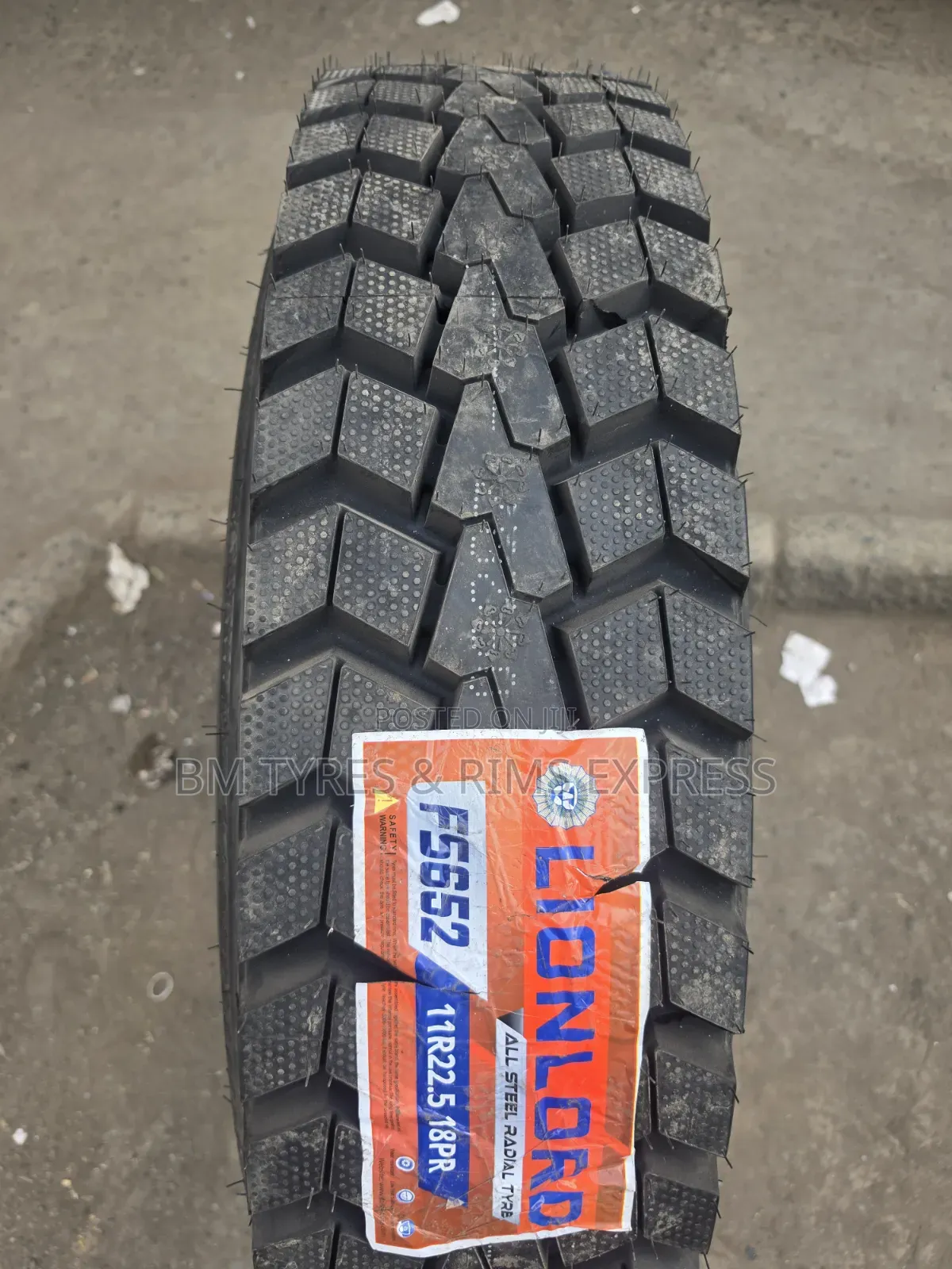11 R22. 5 LIONLORD TIRES (Diff)