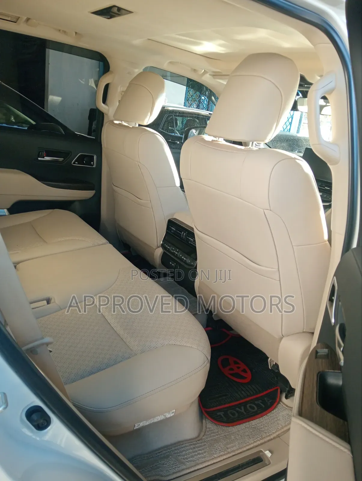 Toyota Land Cruiser 2022 White