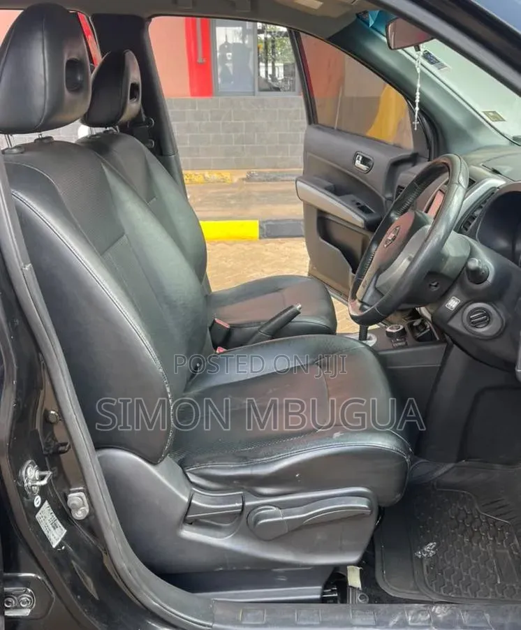 Nissan X-Trail 2012 Black