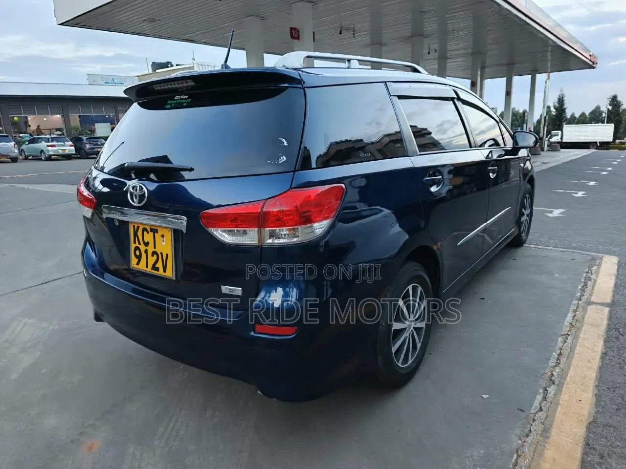 Toyota Wish 2011 Blue