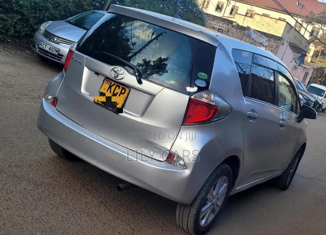 Toyota Ractis 2016 Silver