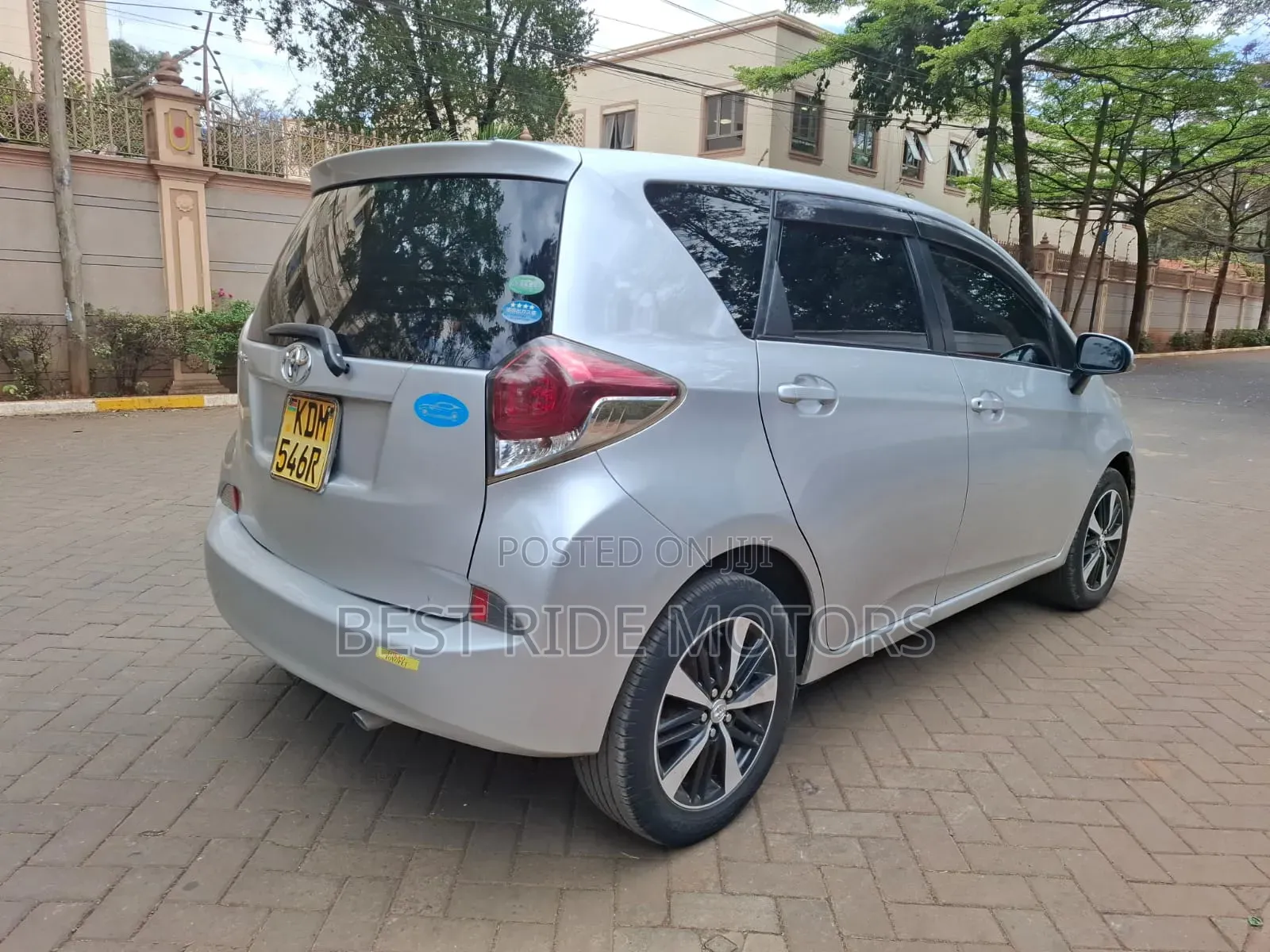 Toyota Ractis 1.5 FWD 2016 Silver