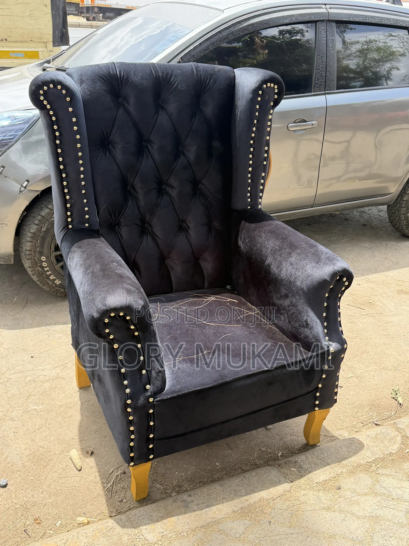 King Size Black Velvet Pedicure Seat