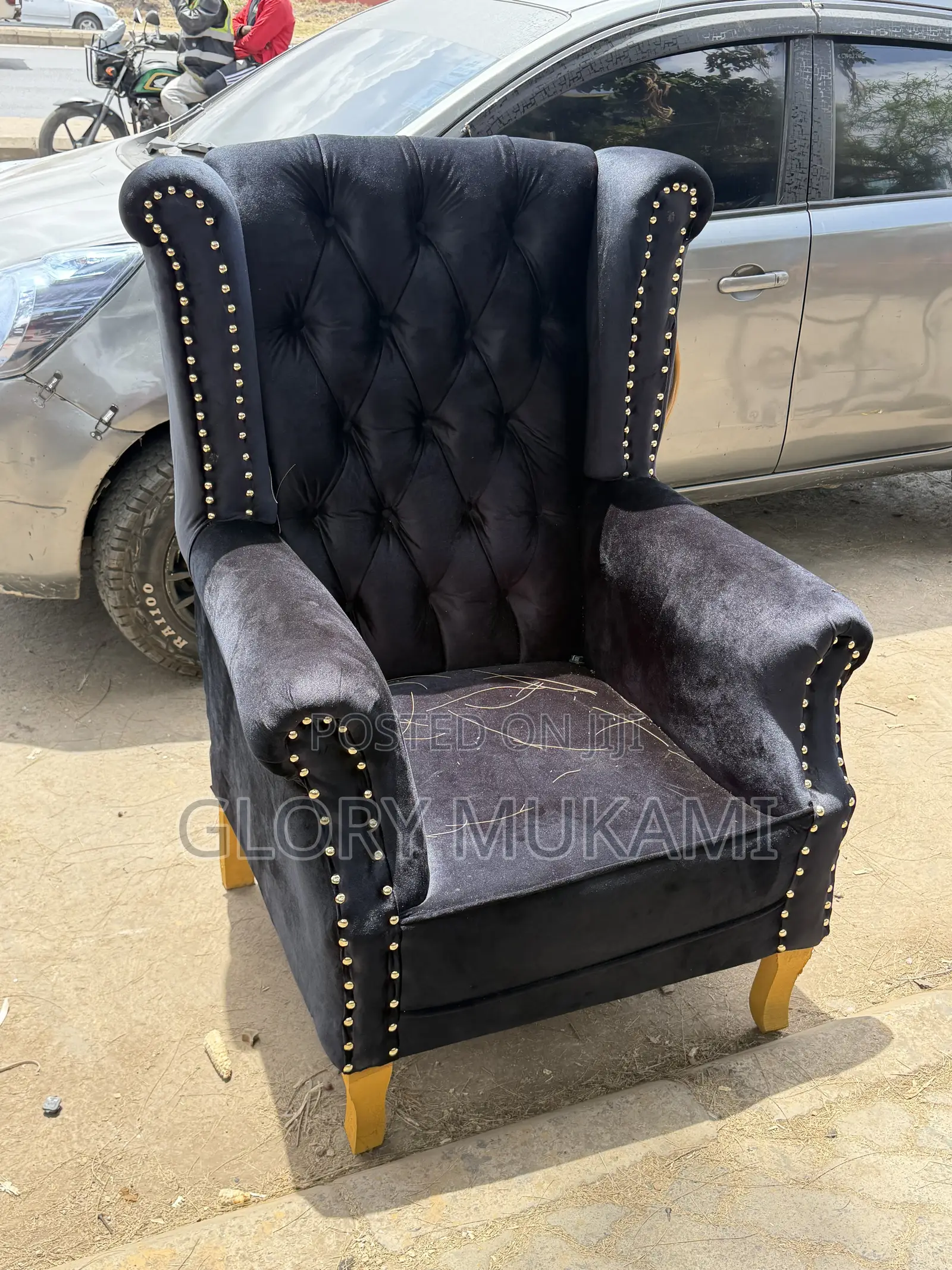 King Size Black Velvet Pedicure Seat