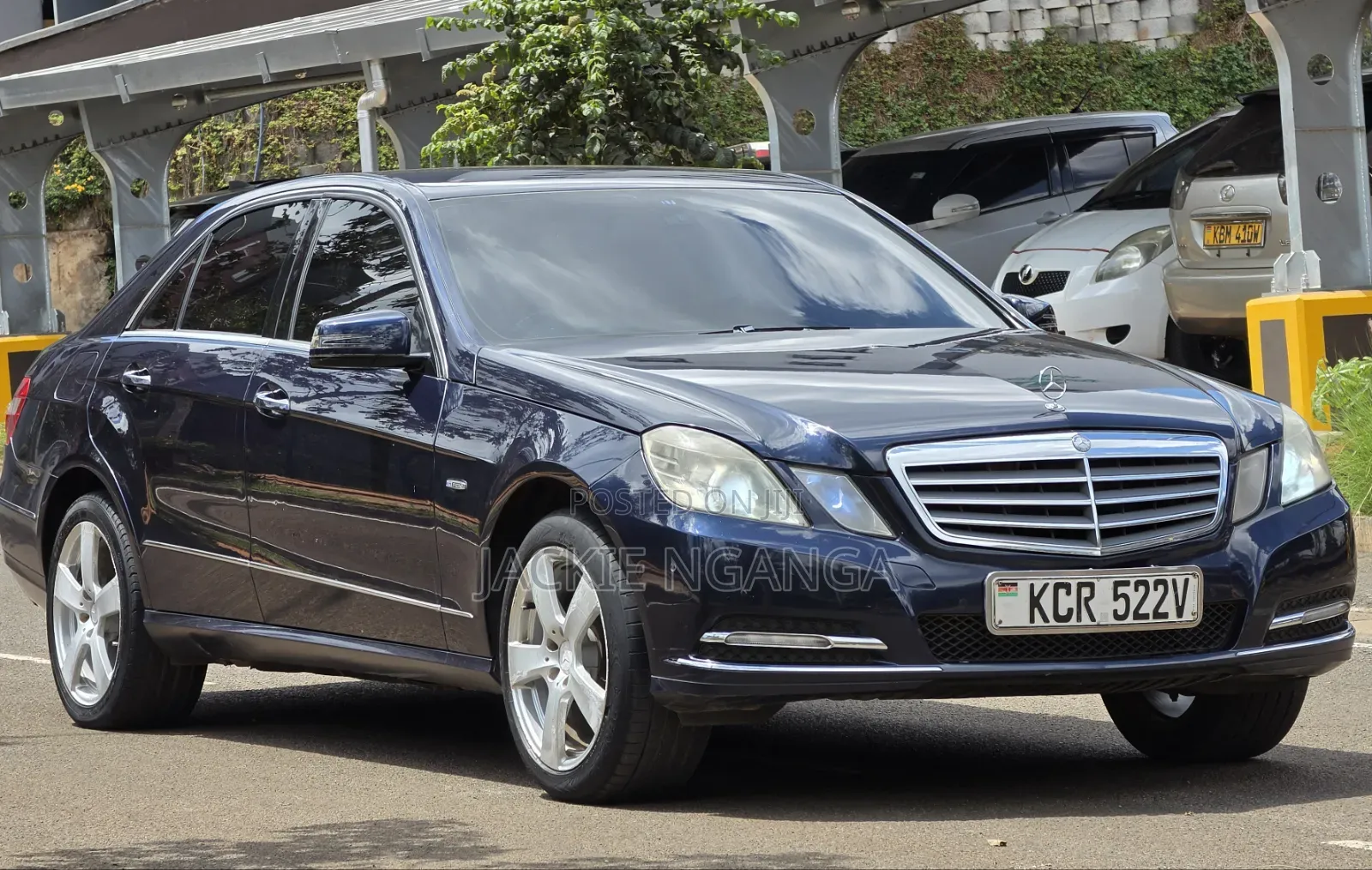 Mercedes-Benz E200 2012 Blue