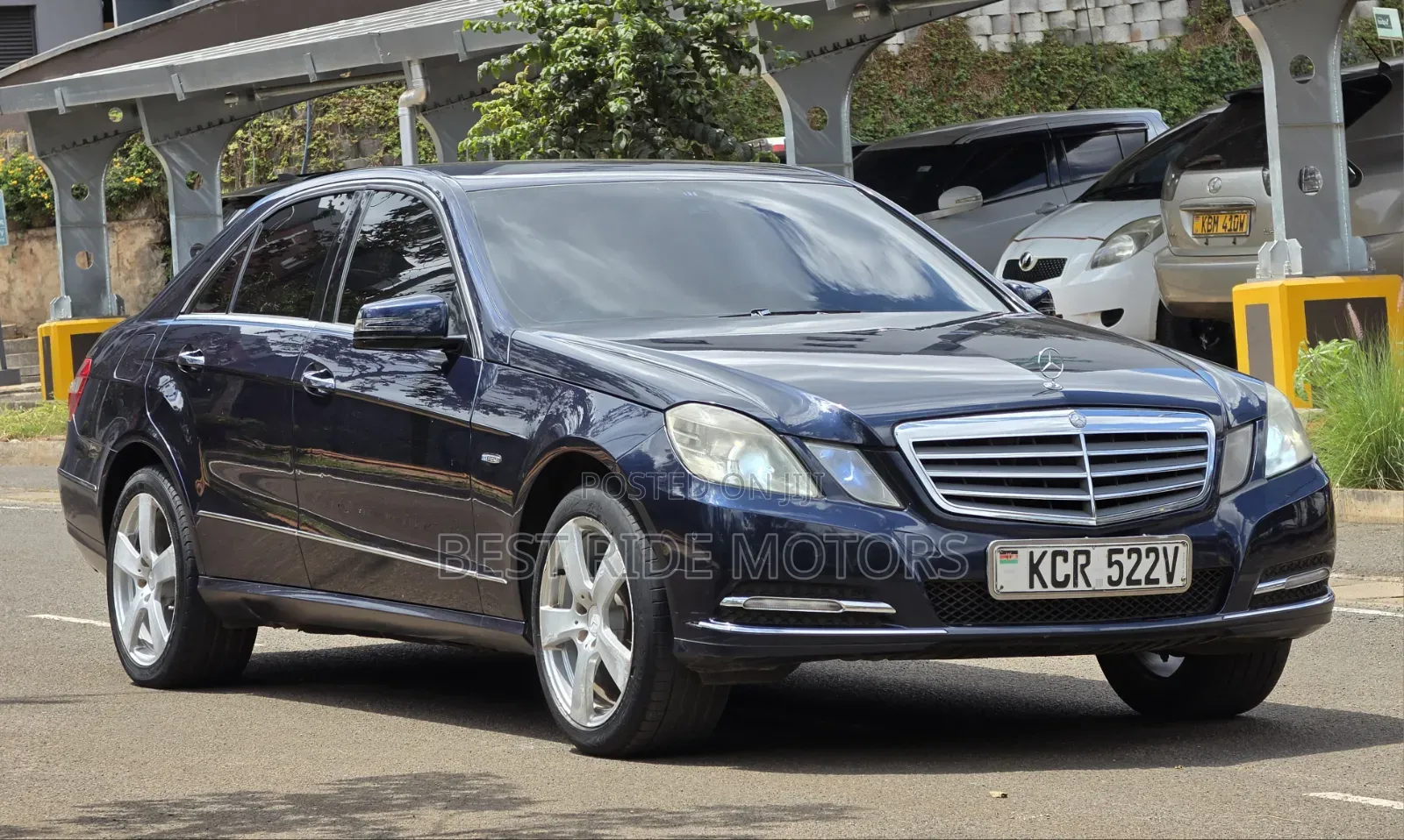 Mercedes-Benz E200 2012 Blue