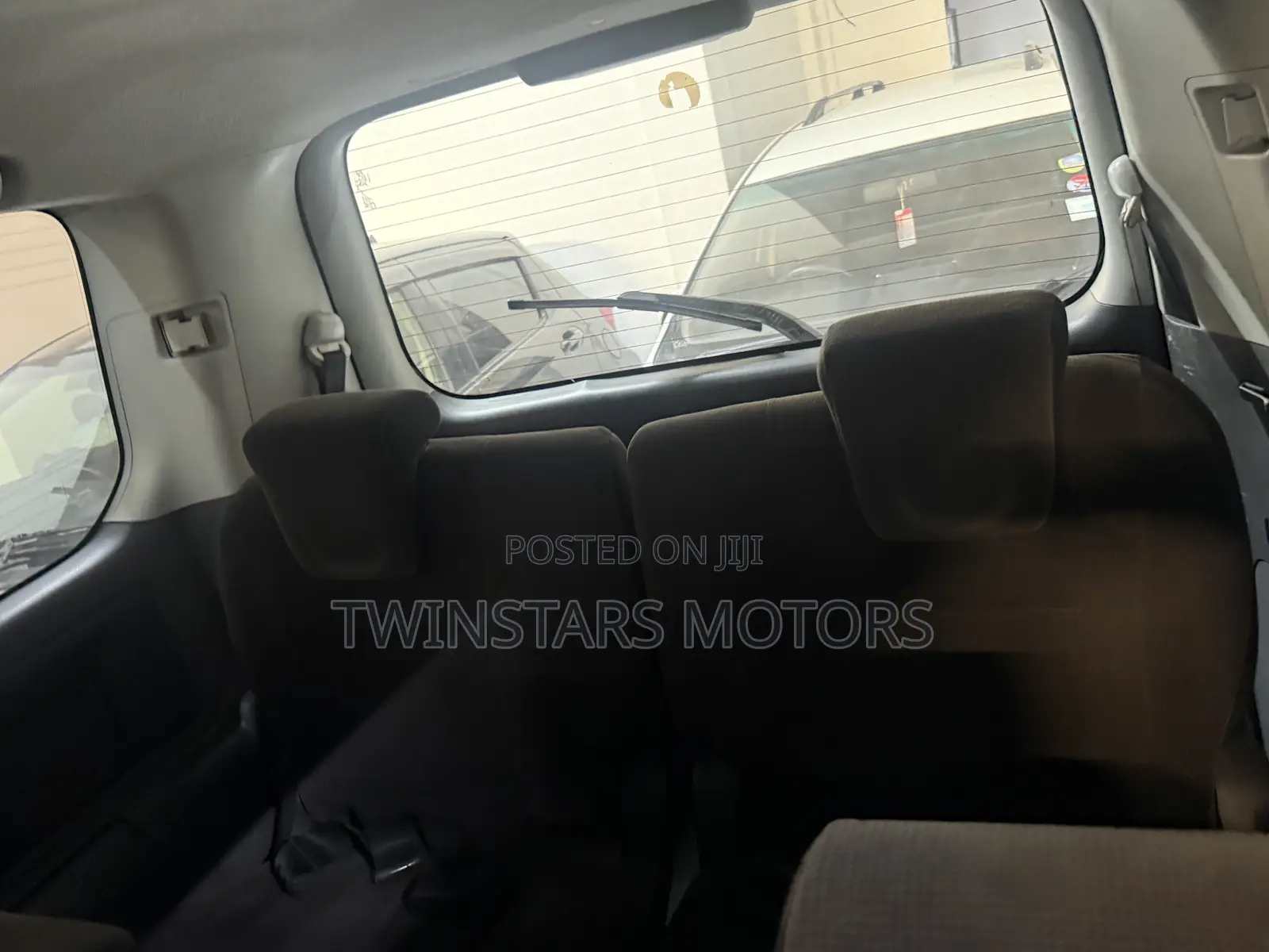 Toyota Voxy V 2WD 8-Seater 2010 Silver
