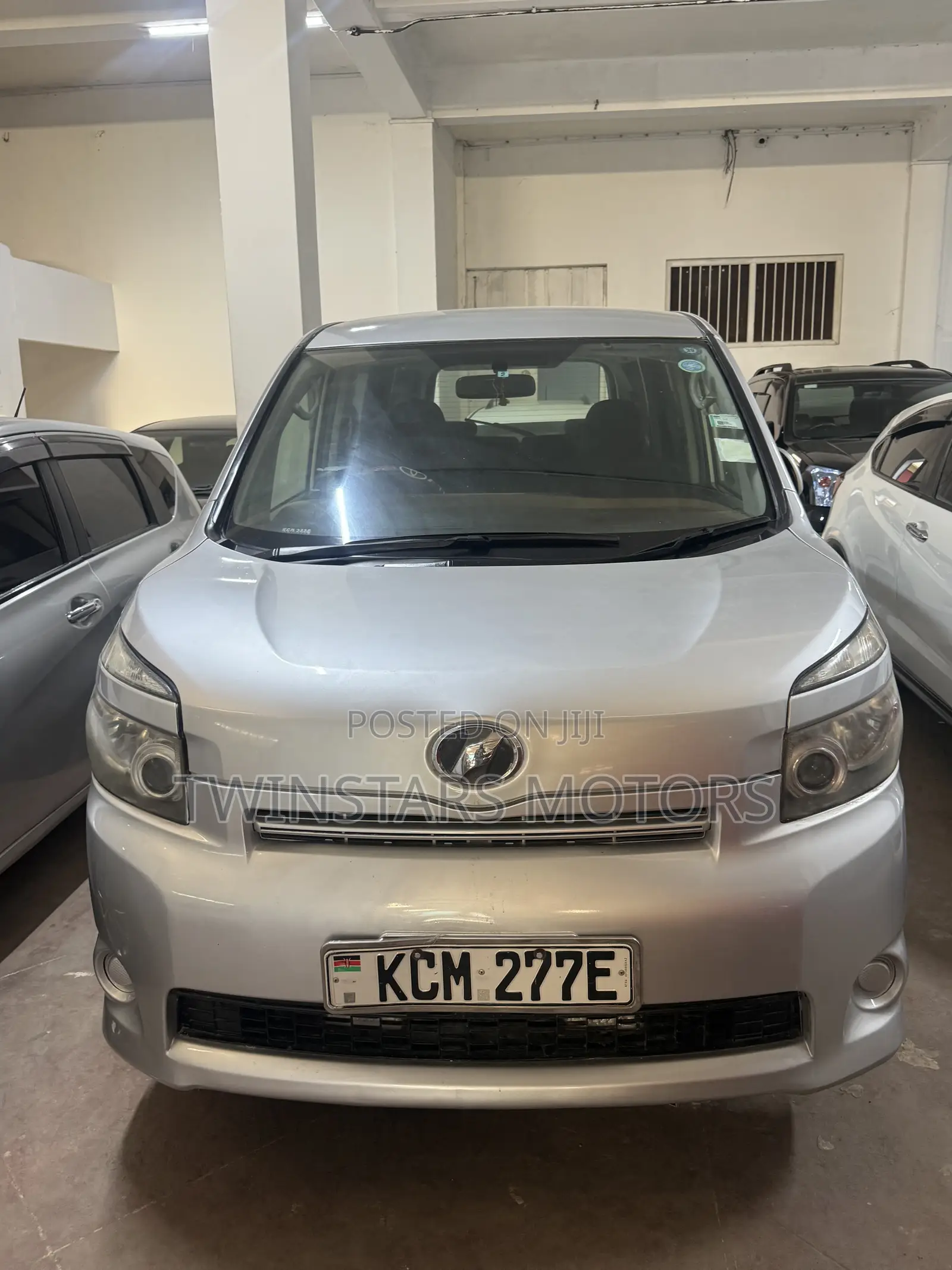 Toyota Voxy V 2WD 8-Seater 2010 Silver