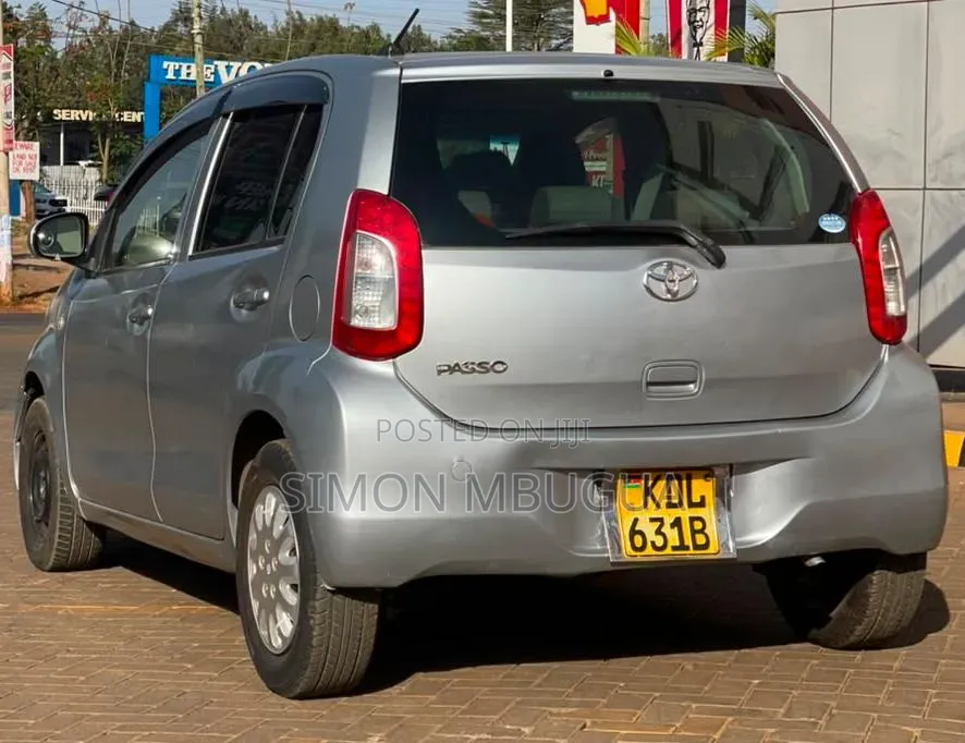 Toyota Passo 2016 Silver