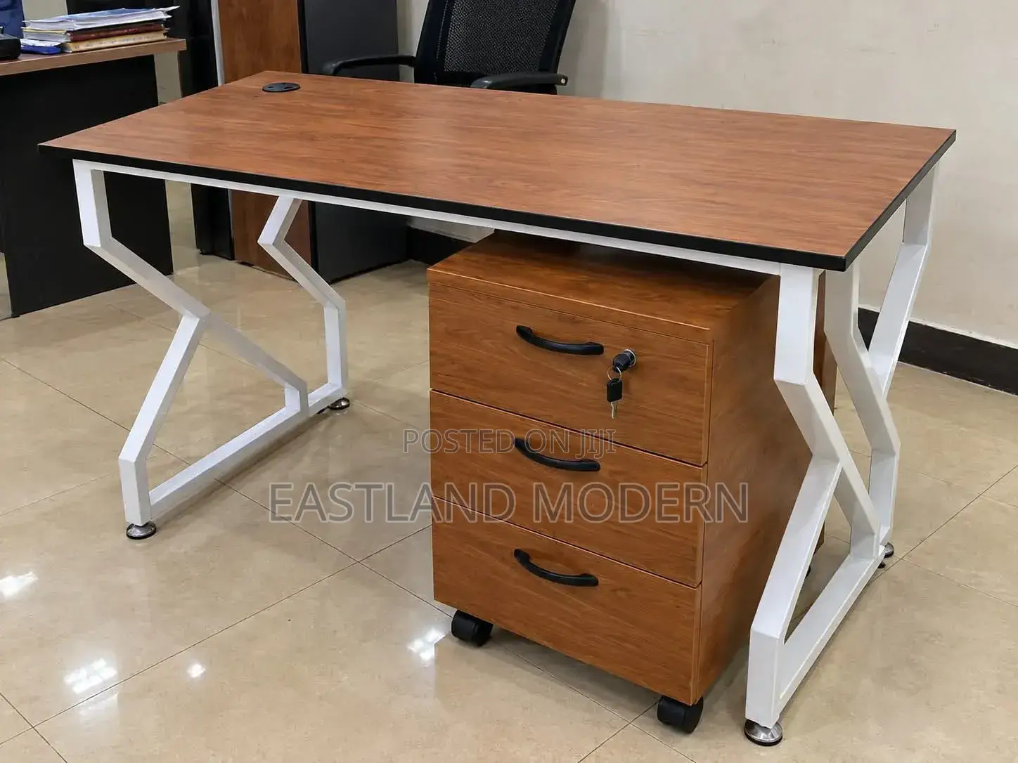 Modern Executive Office Desk With 3 Drawer Mobile Pedestal.