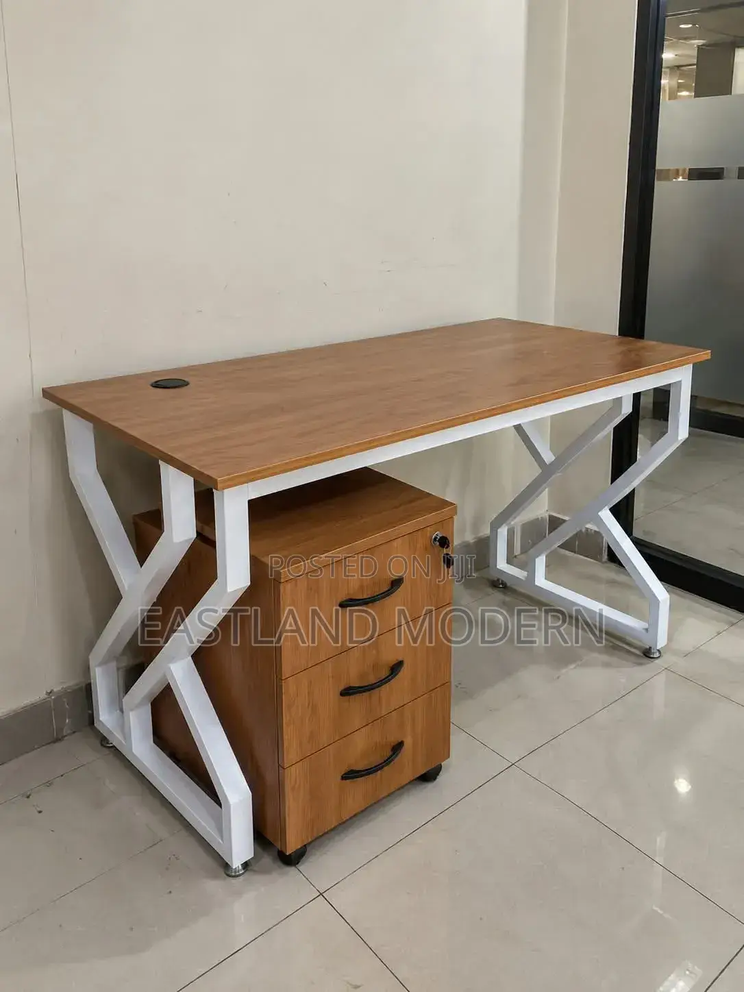 Modern Executive Office Desk With 3 Drawer Mobile Pedestal.
