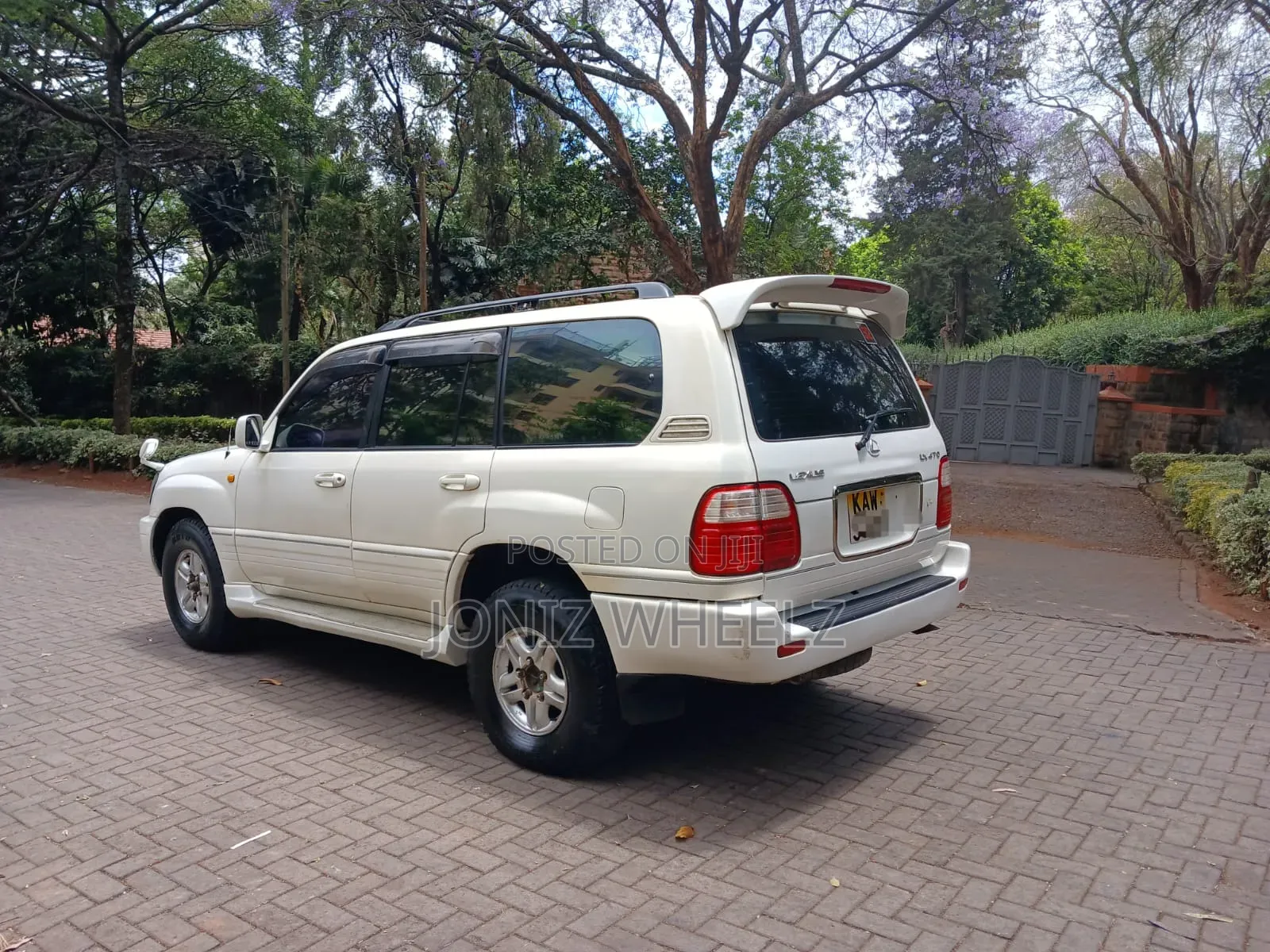 Lexus LX 470 AWD 2001 White