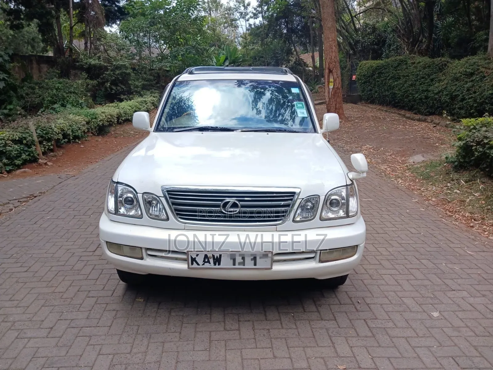Lexus LX 470 AWD 2001 White