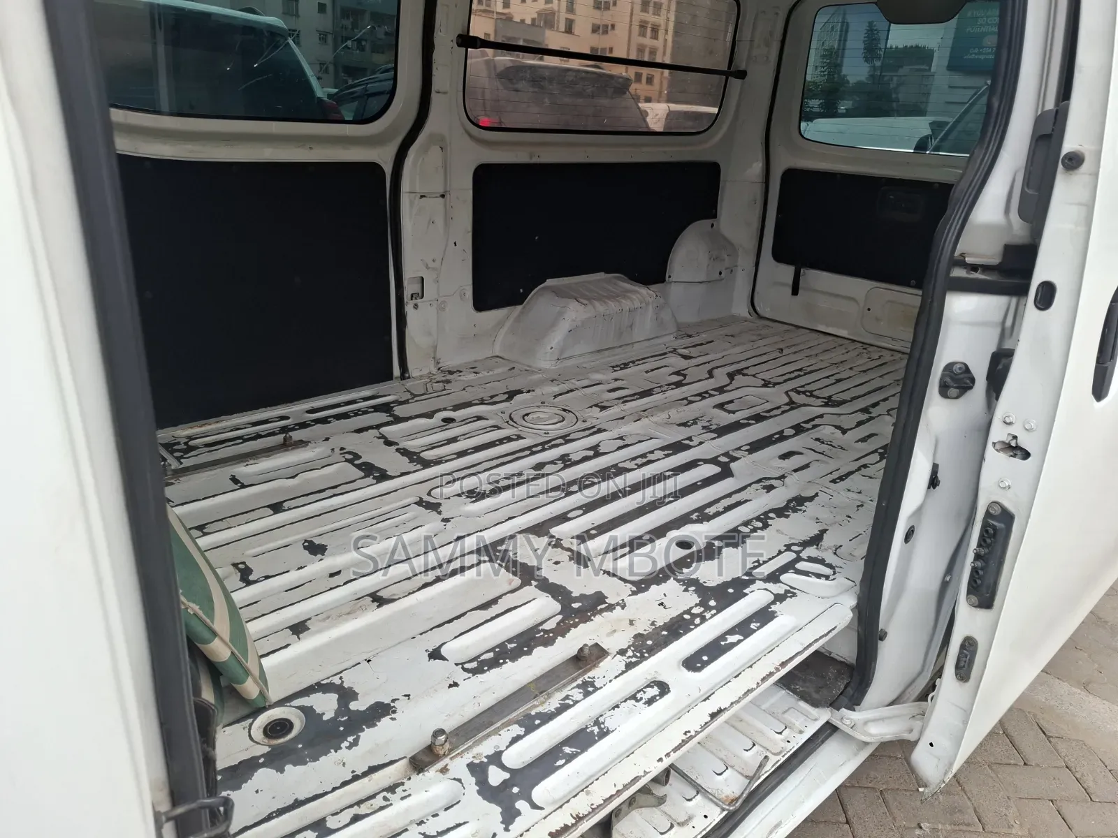 Nissan Caravan (Urvan) 2014 White