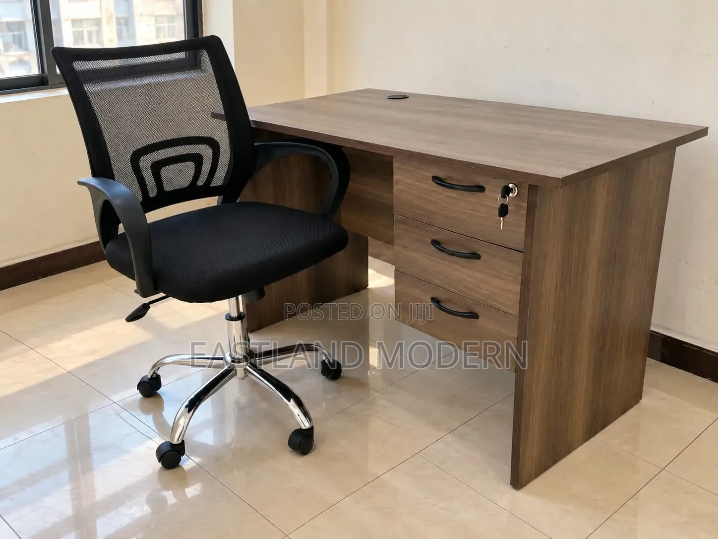 Office Desk With Mesh Chair