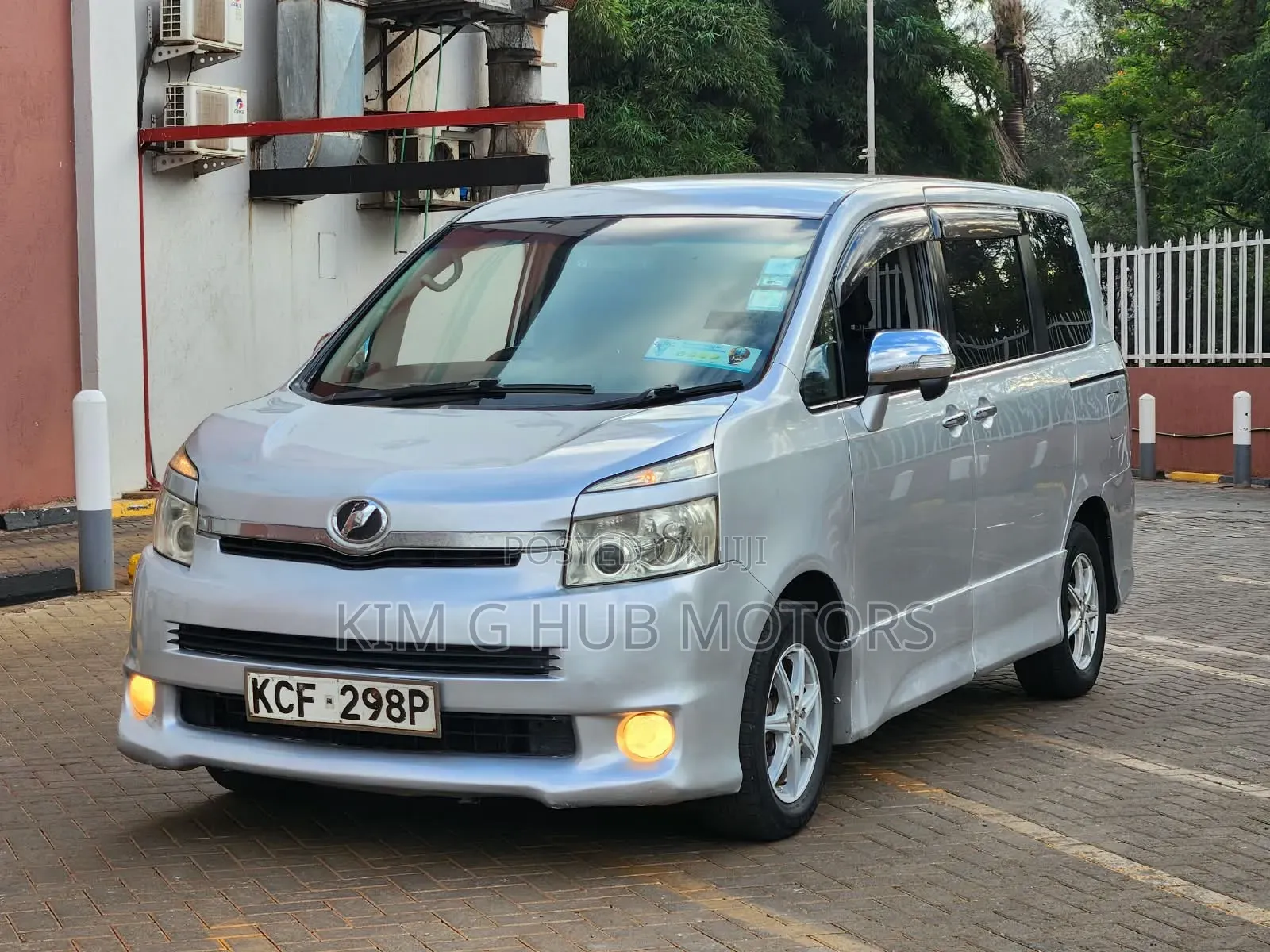 Toyota Voxy Z 2WD 8-Seater 2008 Silver